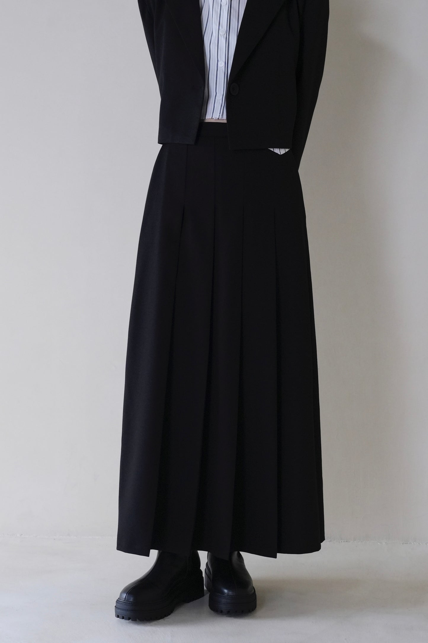 tuck pleats long skirt