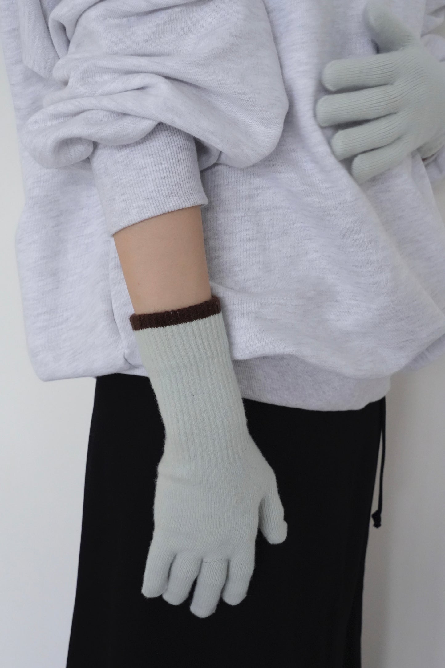 bicolor knit gloves