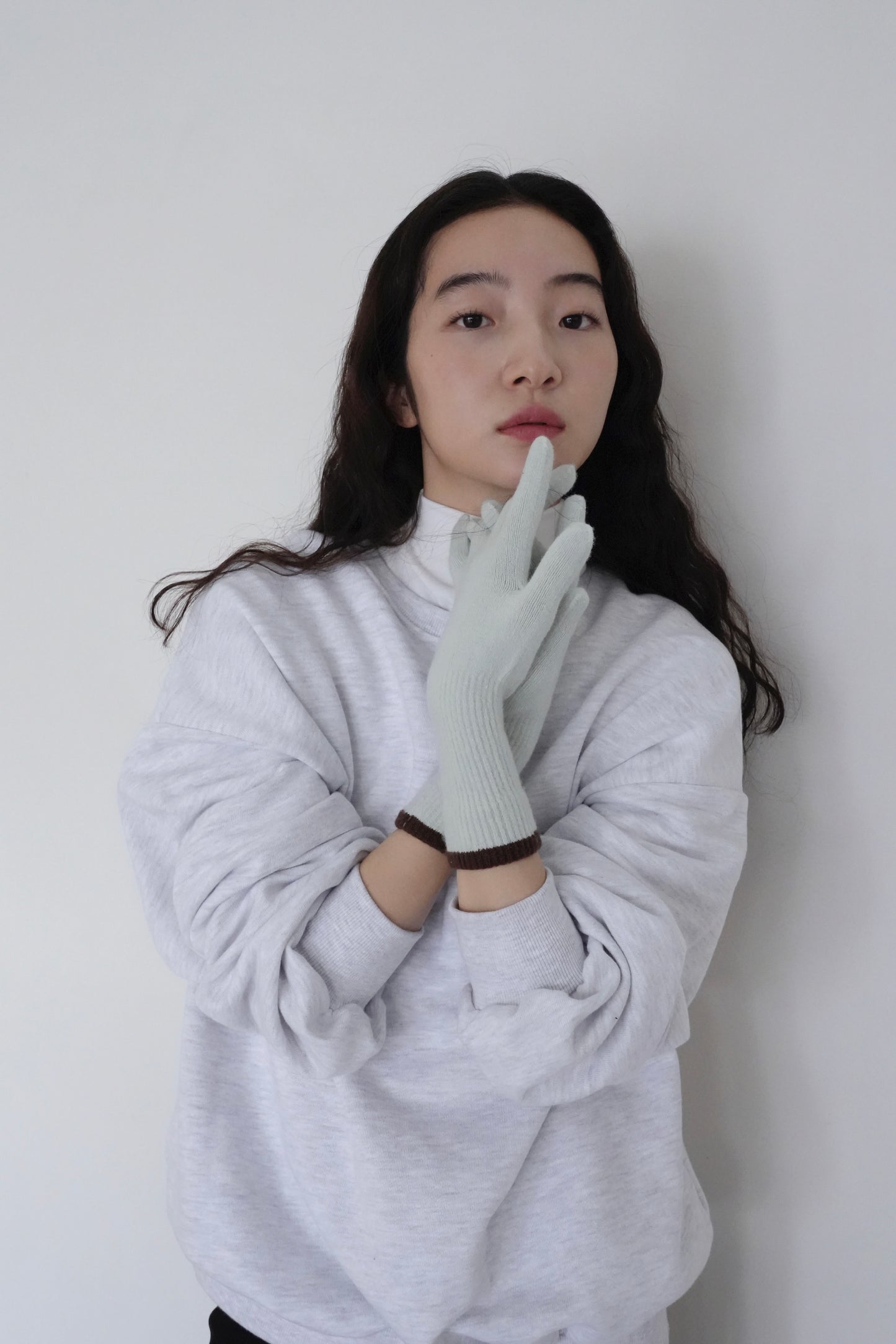 bicolor knit gloves