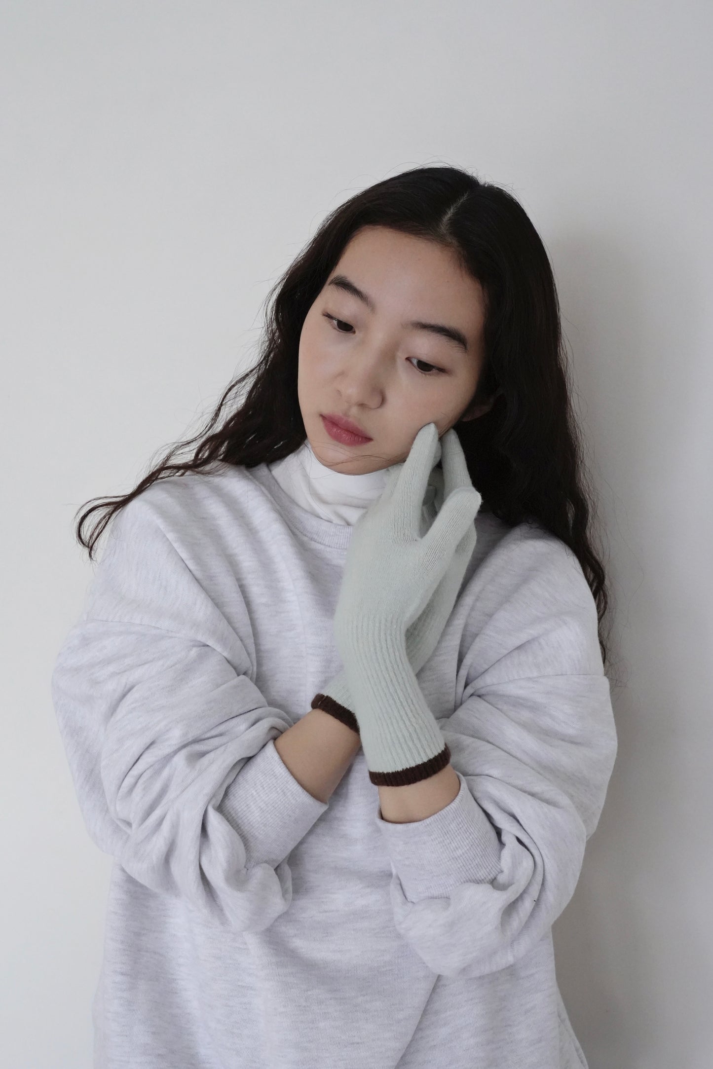 bicolor knit gloves