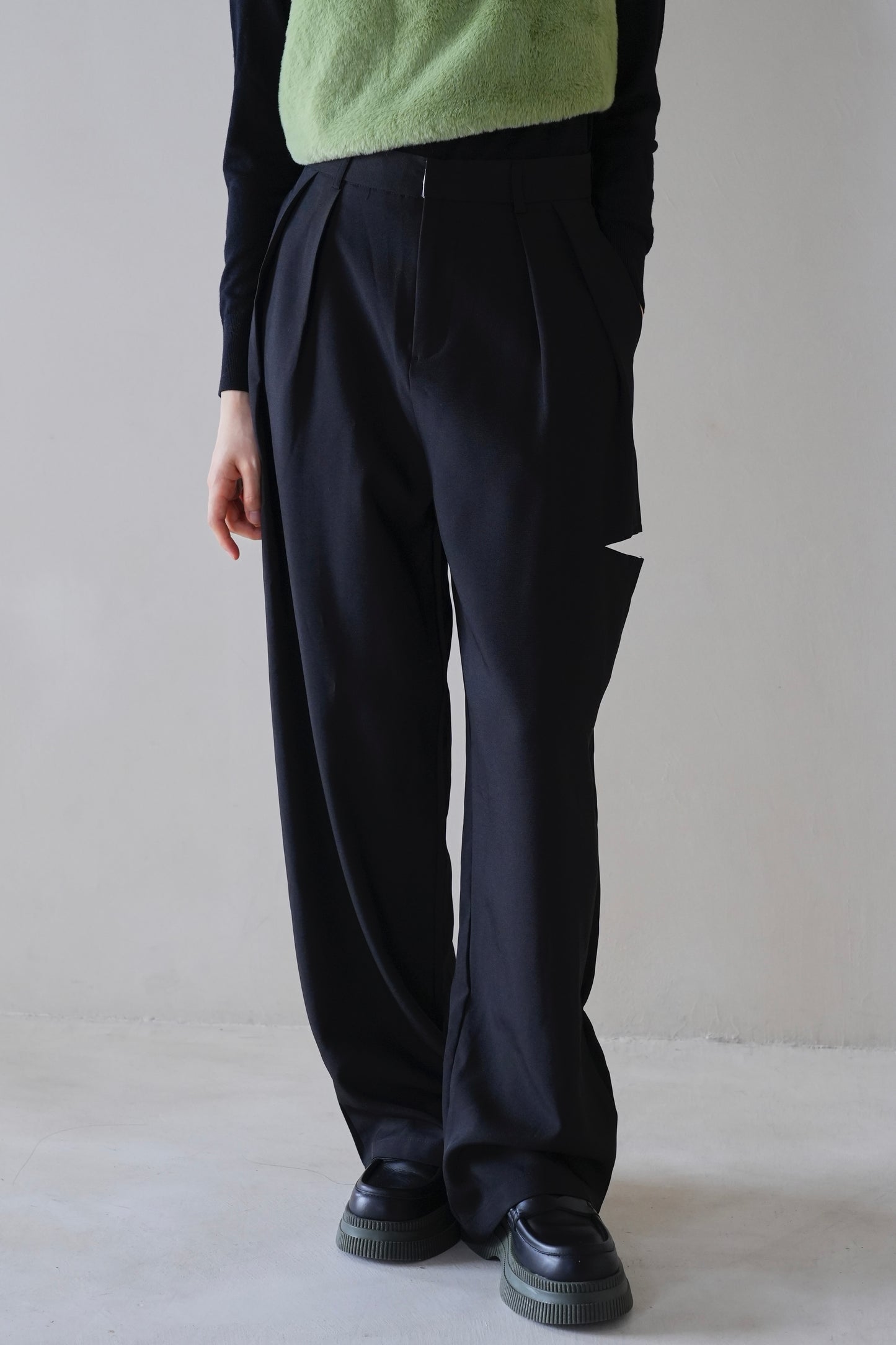 tear slit pants