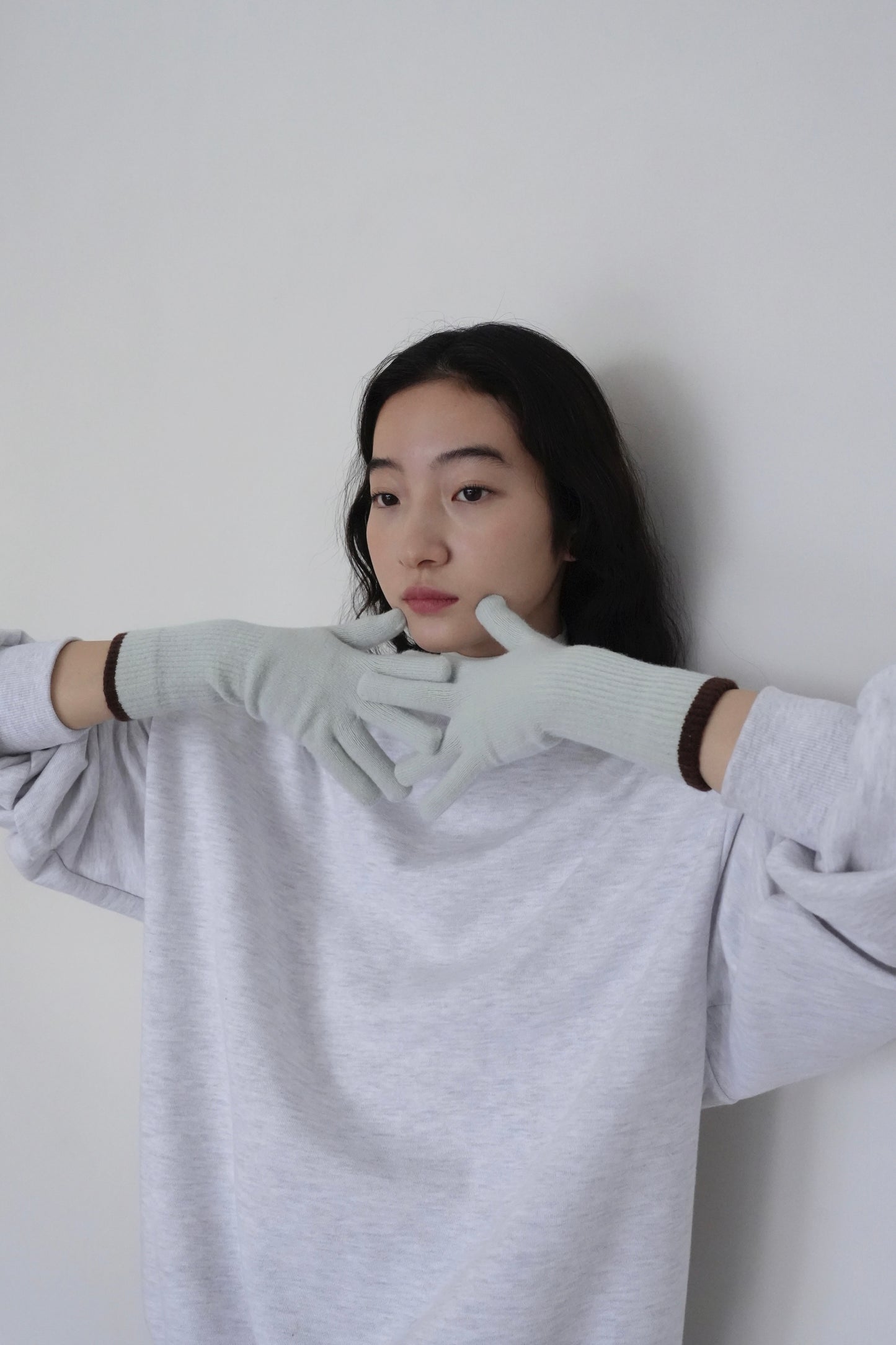 bicolor knit gloves