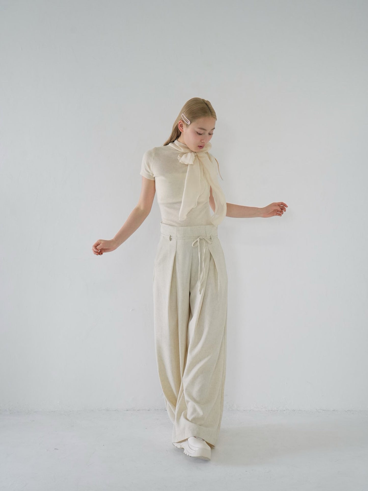 linen like tuck slacks
