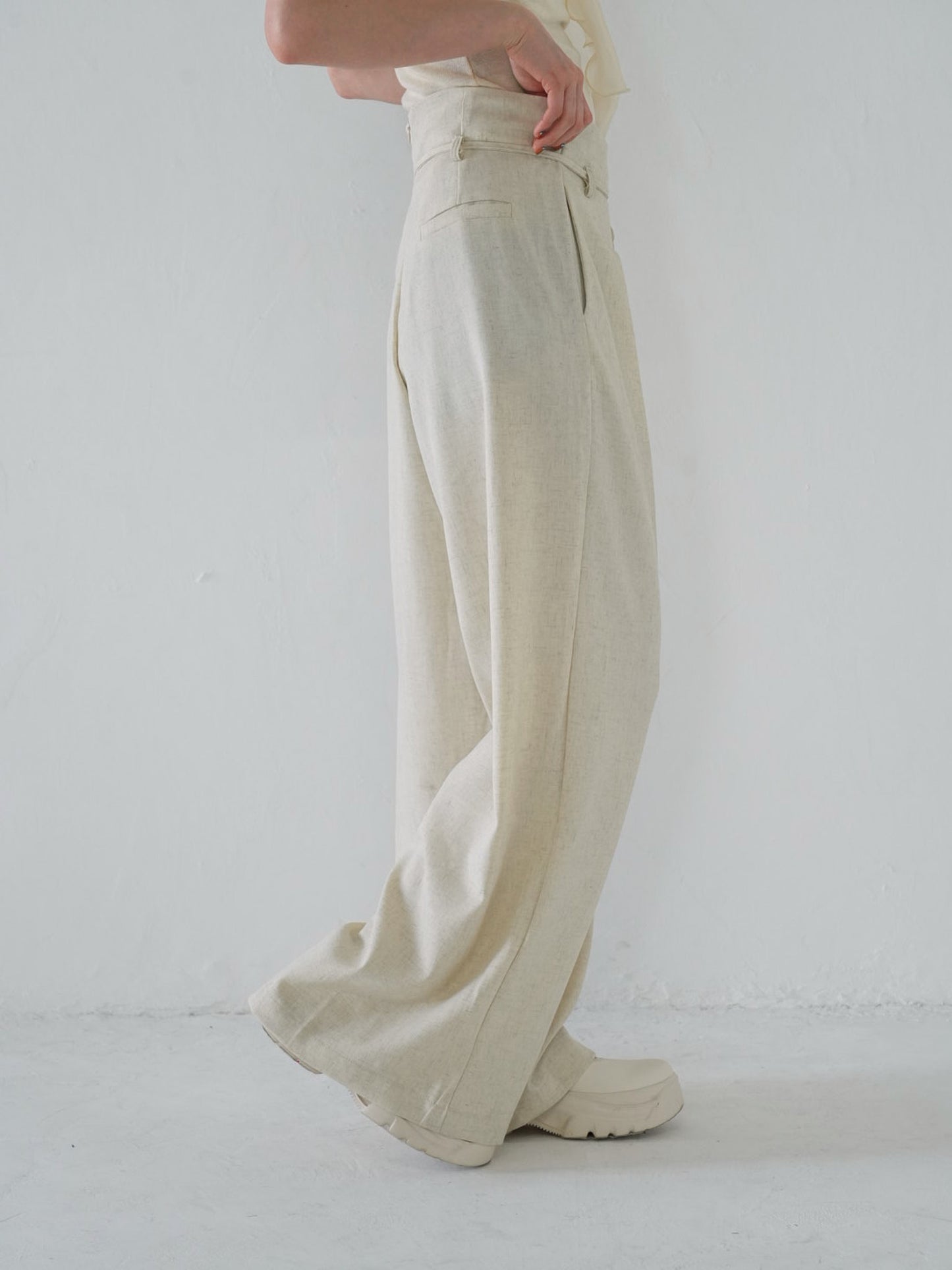 linen like tuck slacks
