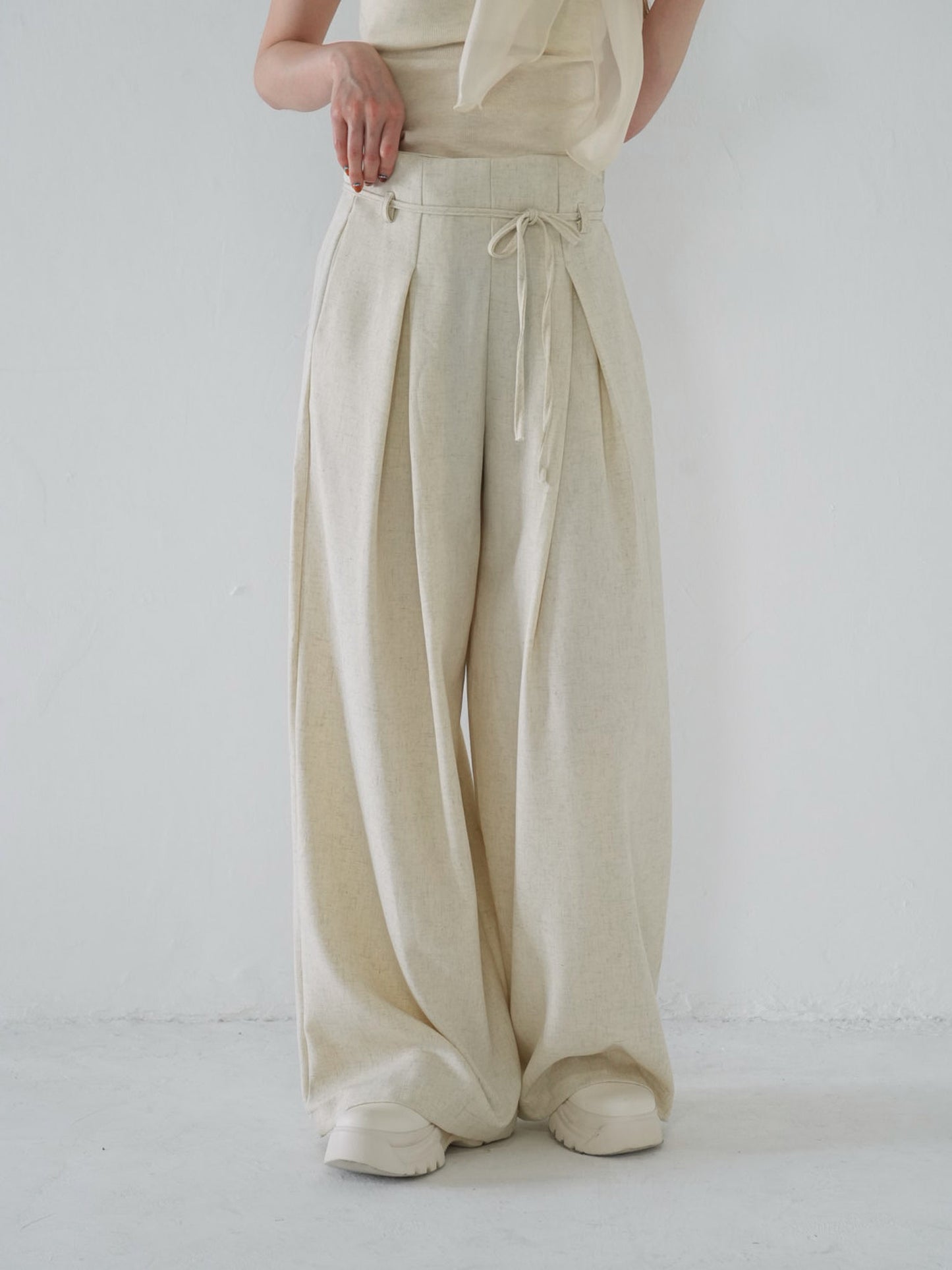 linen like tuck slacks