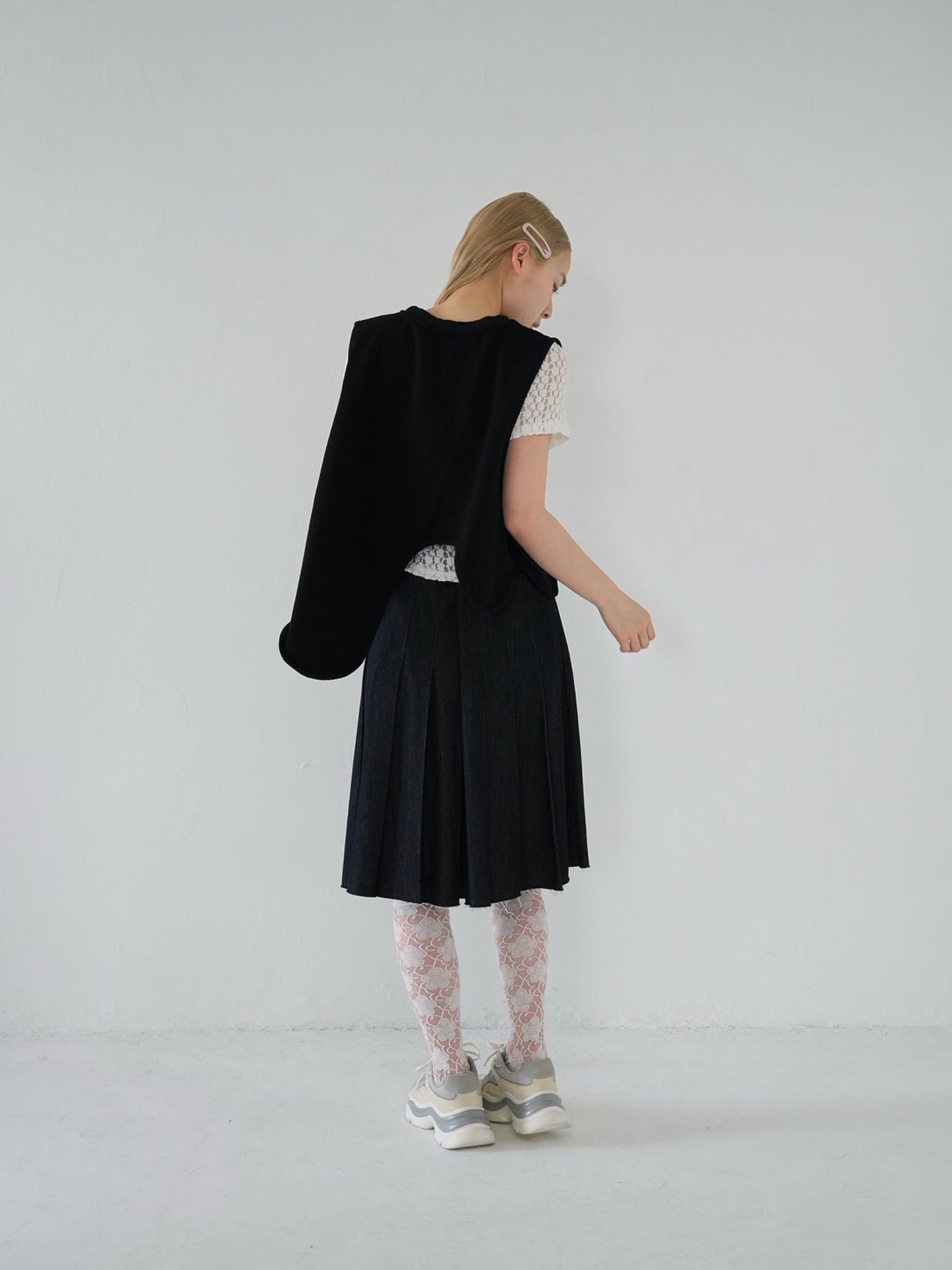 unique curve knit vest