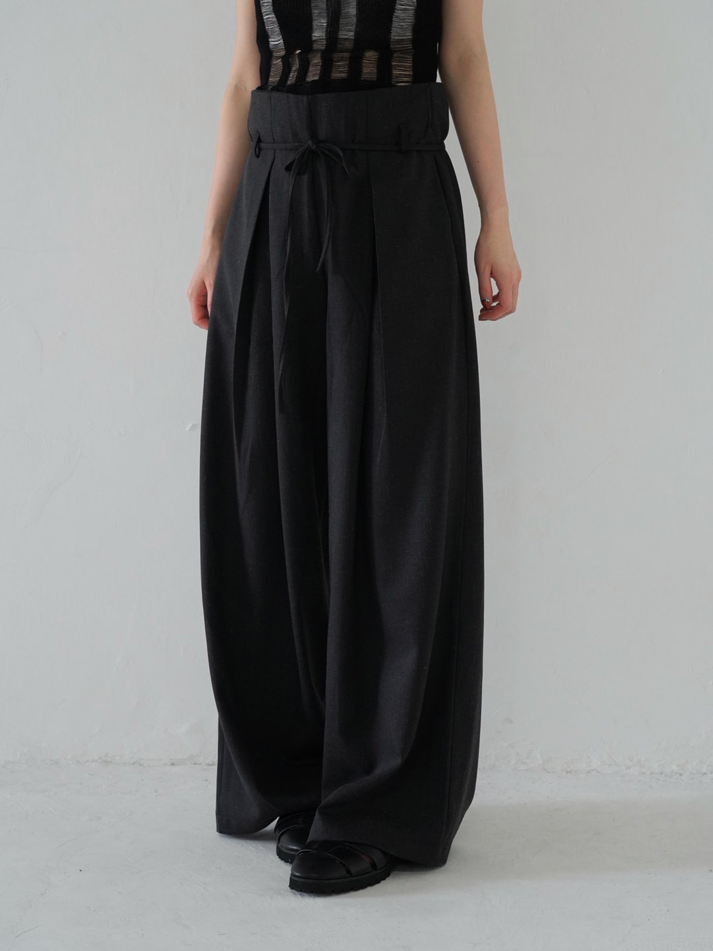 linen like tuck slacks
