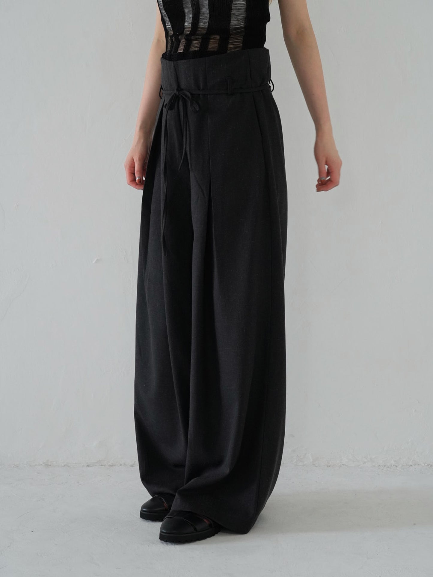 linen like tuck slacks