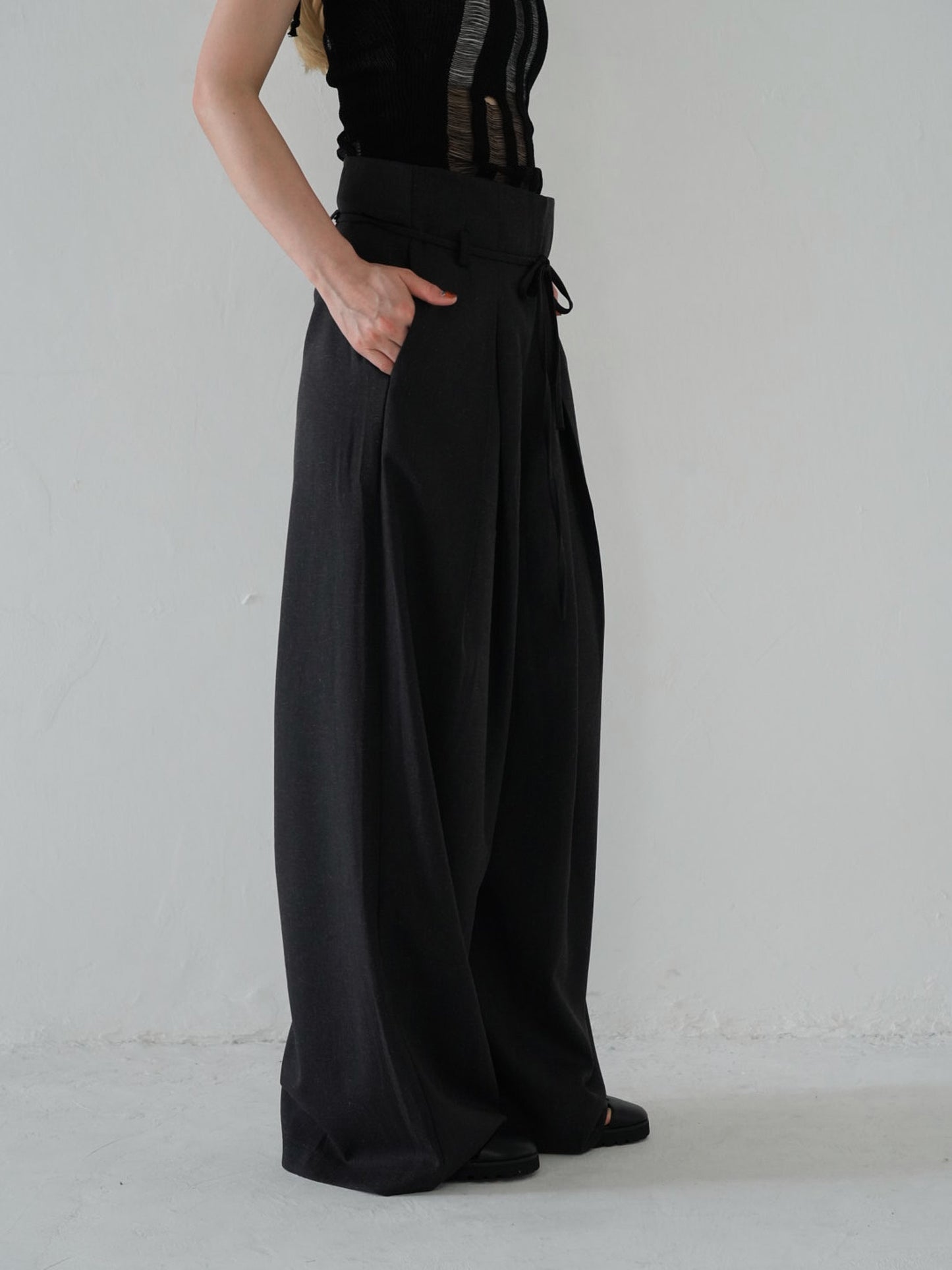 linen like tuck slacks