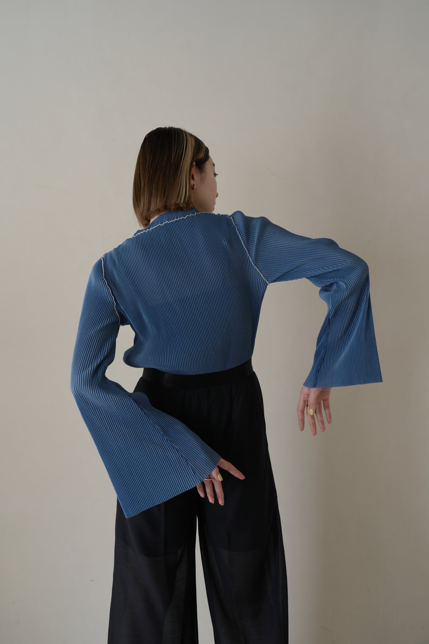 mellow pleats high neck tops
