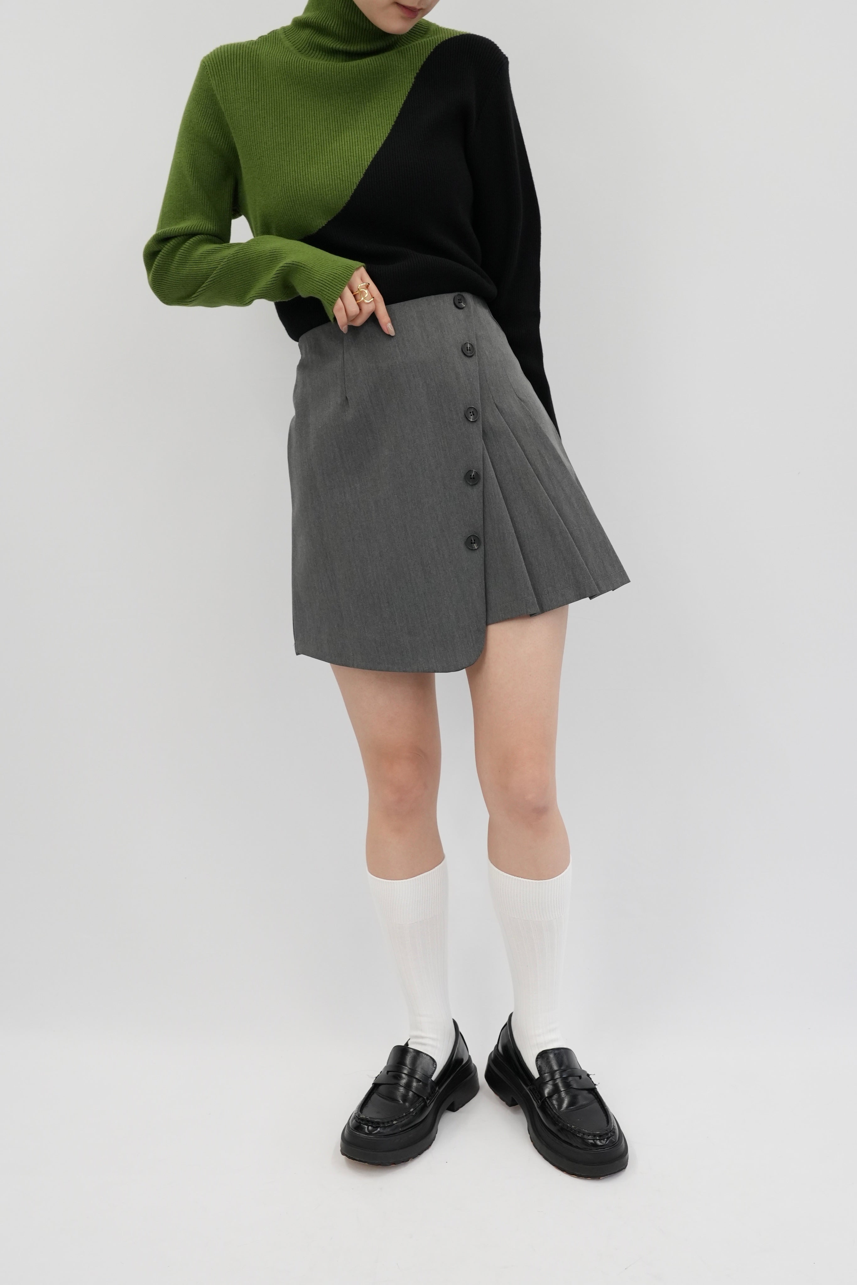 slanting button trapezoid skirt – Uenui