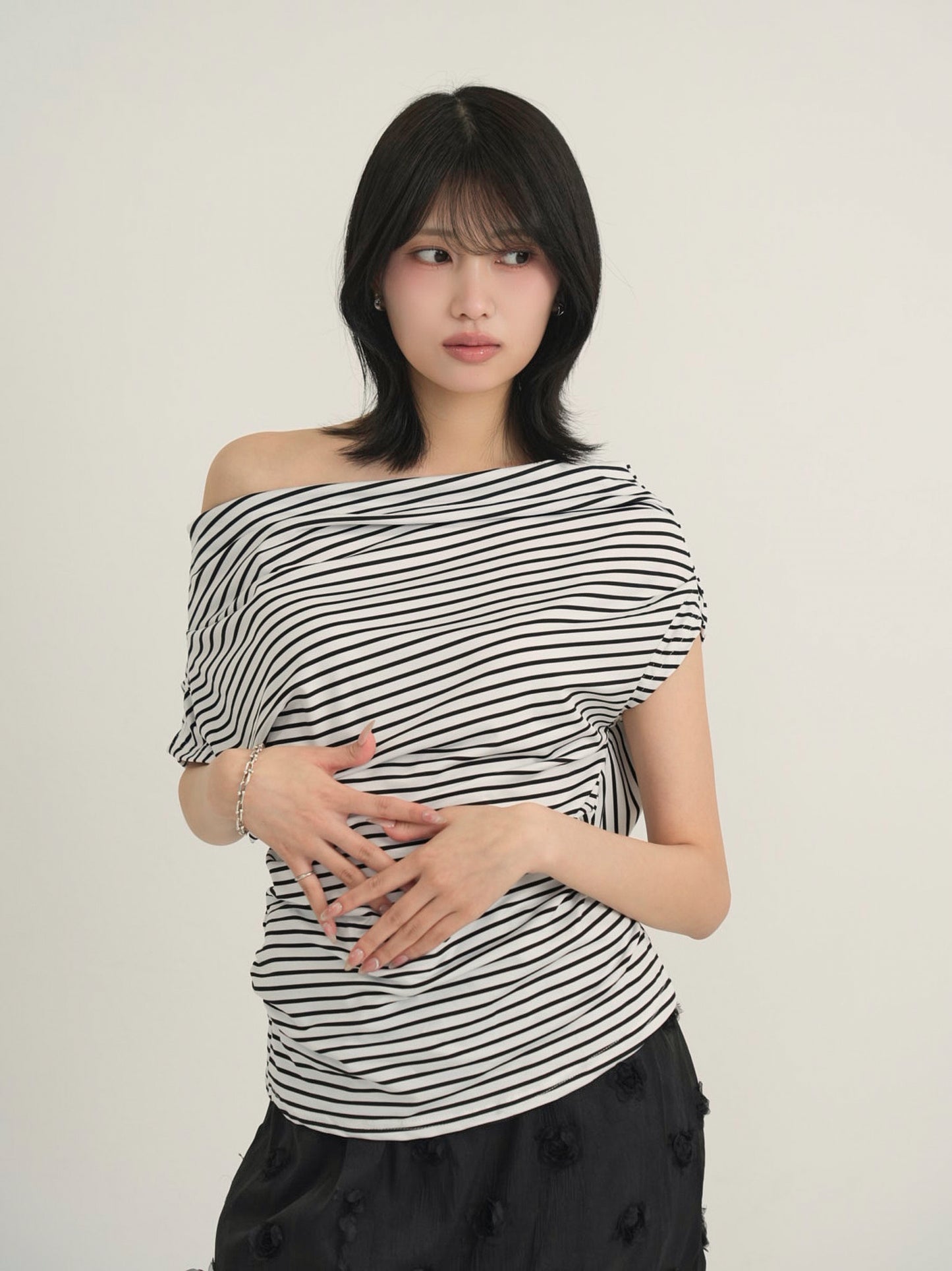 one shoulder border tee