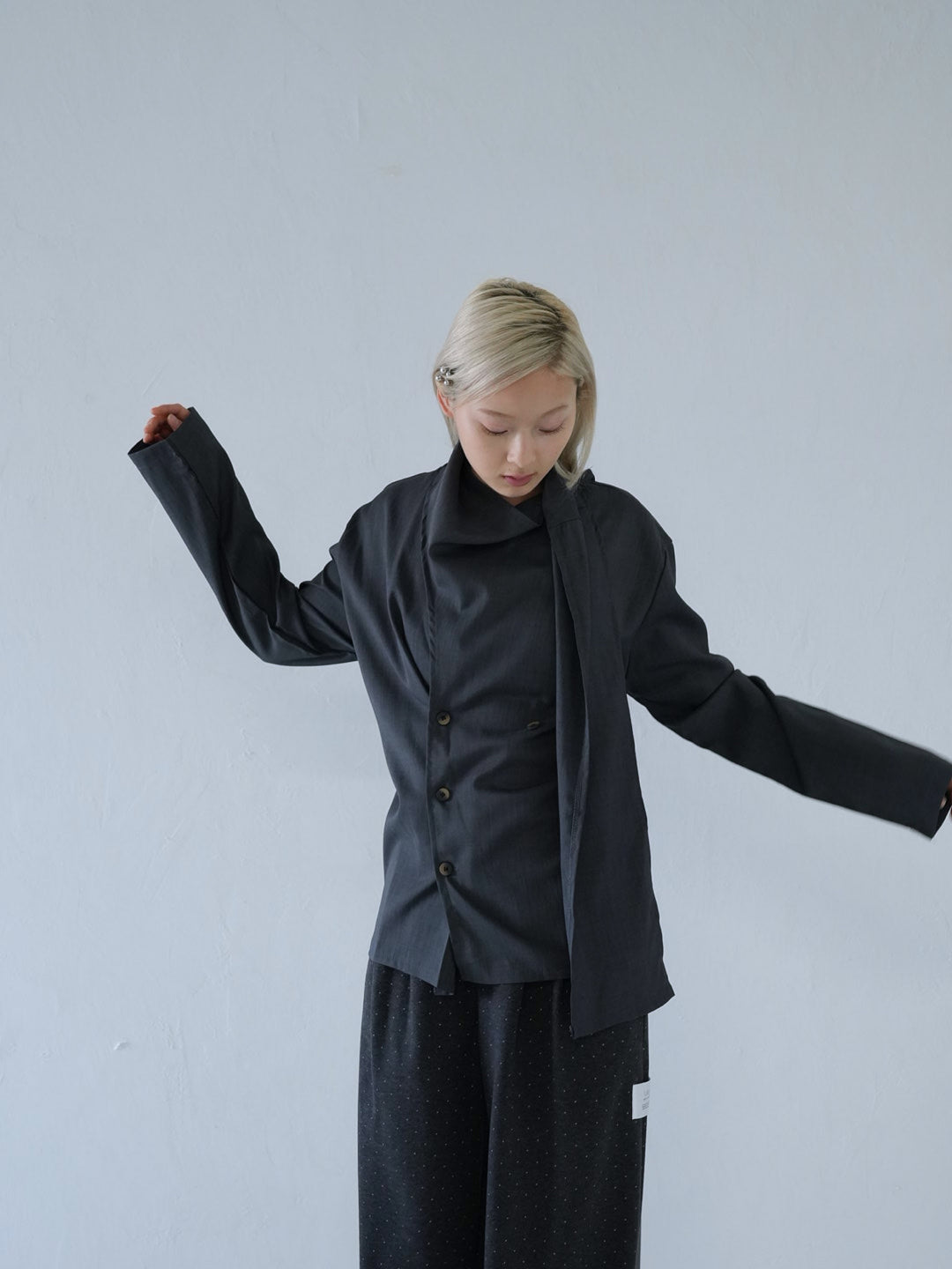 【 10月上旬発送予定 】drape neck asymmetric blouse