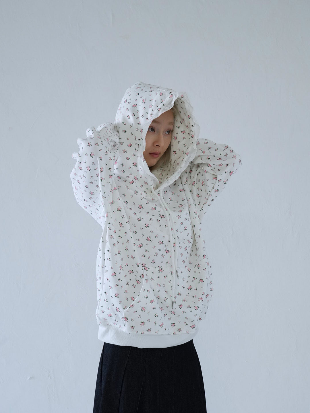 【 10月上旬発送予定 】tiny floral frill hoodie