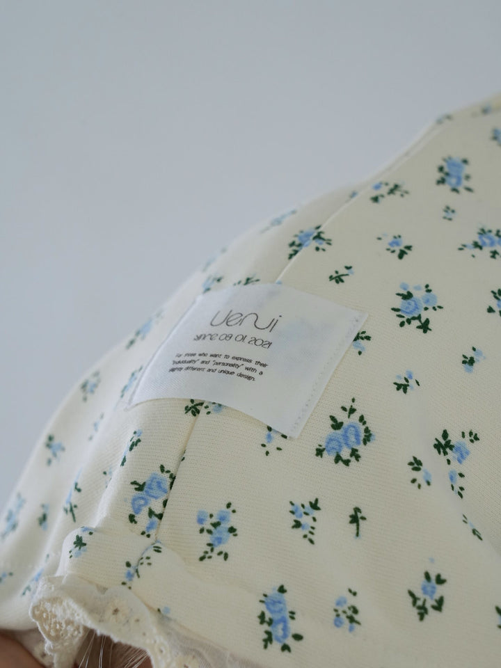【 10月上旬発送予定 】tiny floral frill hoodie