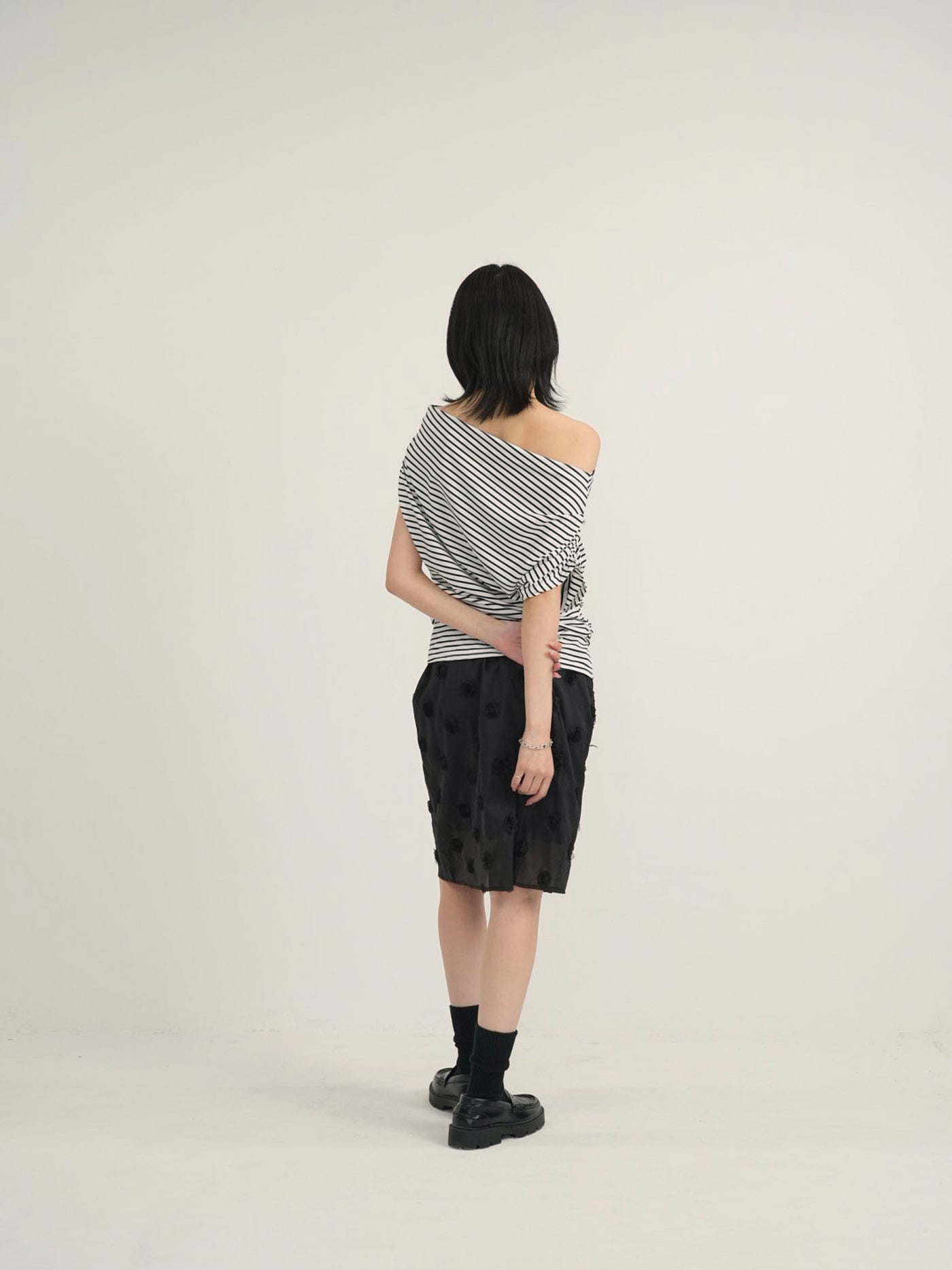 one shoulder border tee