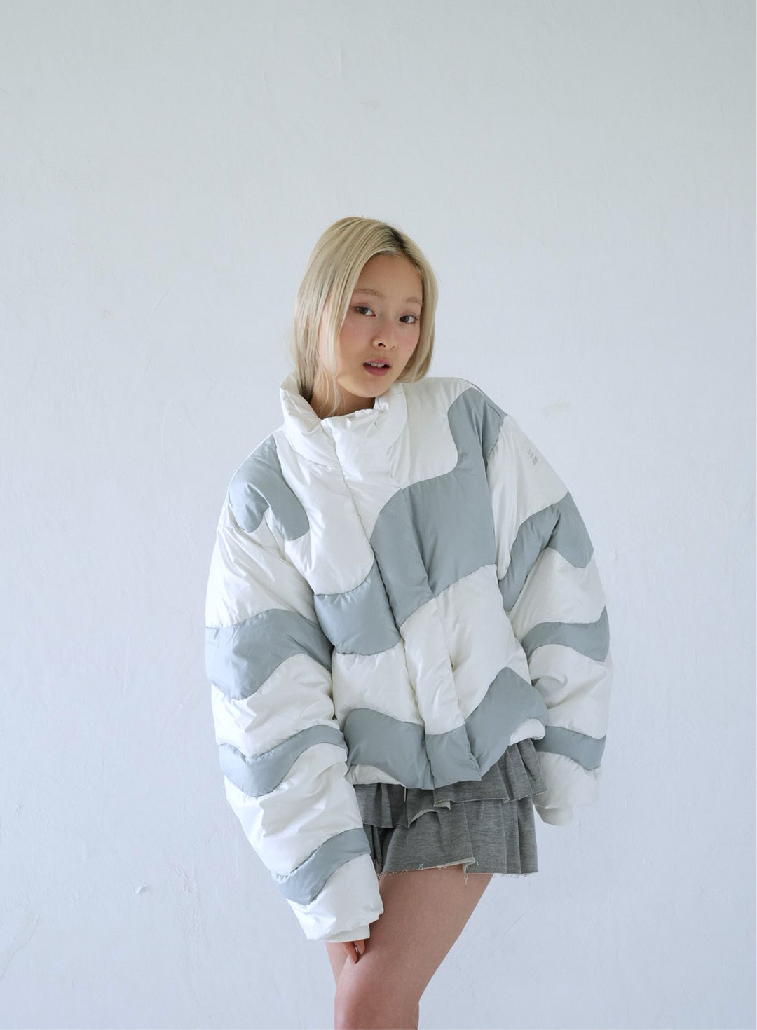 【y6】Uenui ウニュイ ウェーブバイカラーダウンジャケット 11月上旬発送予定 】wave bicolor down jacket – Uenui