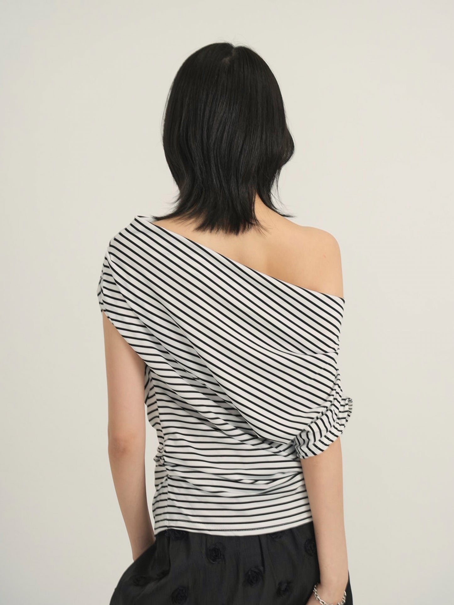 one shoulder border tee