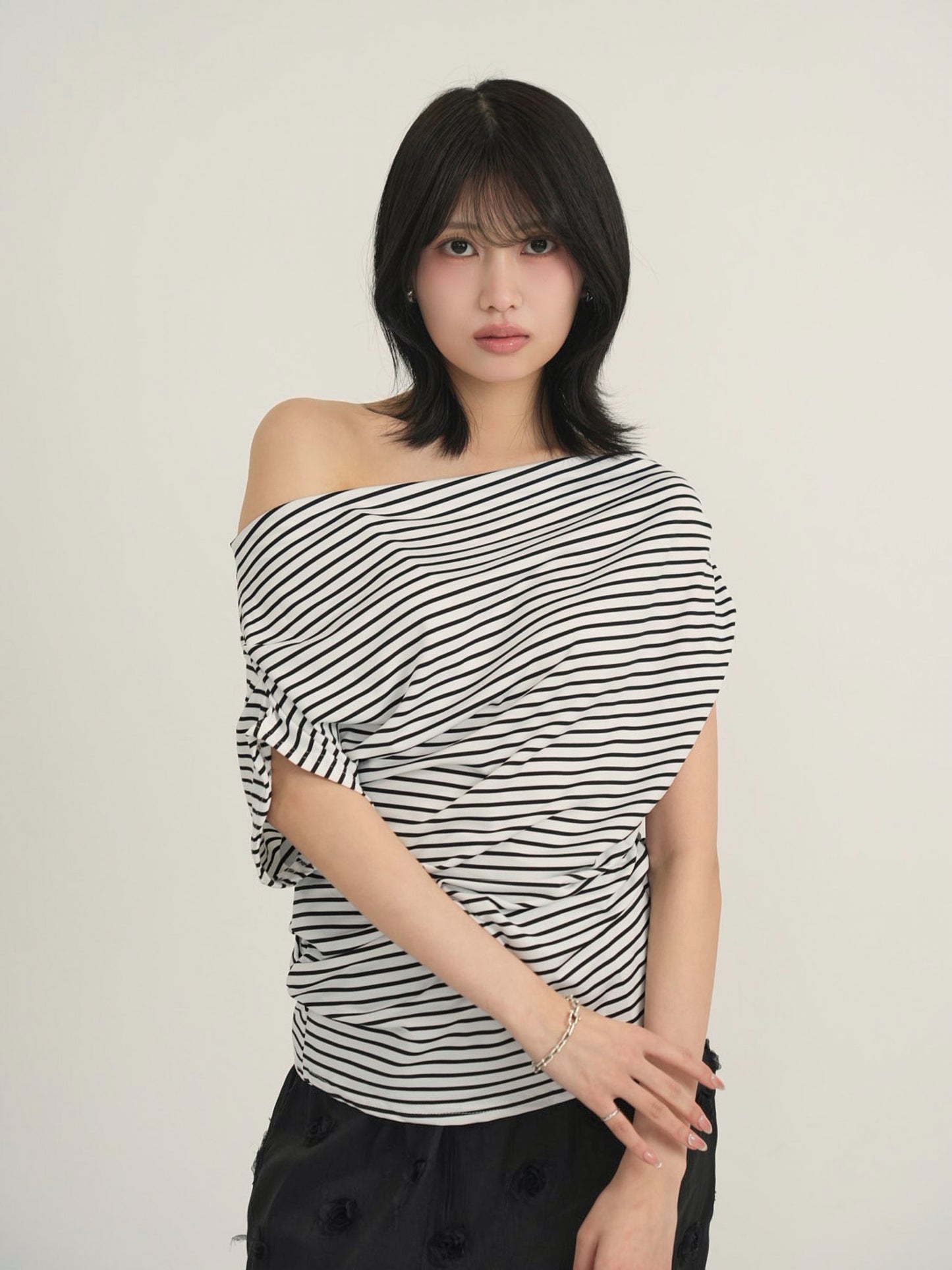 one shoulder border tee