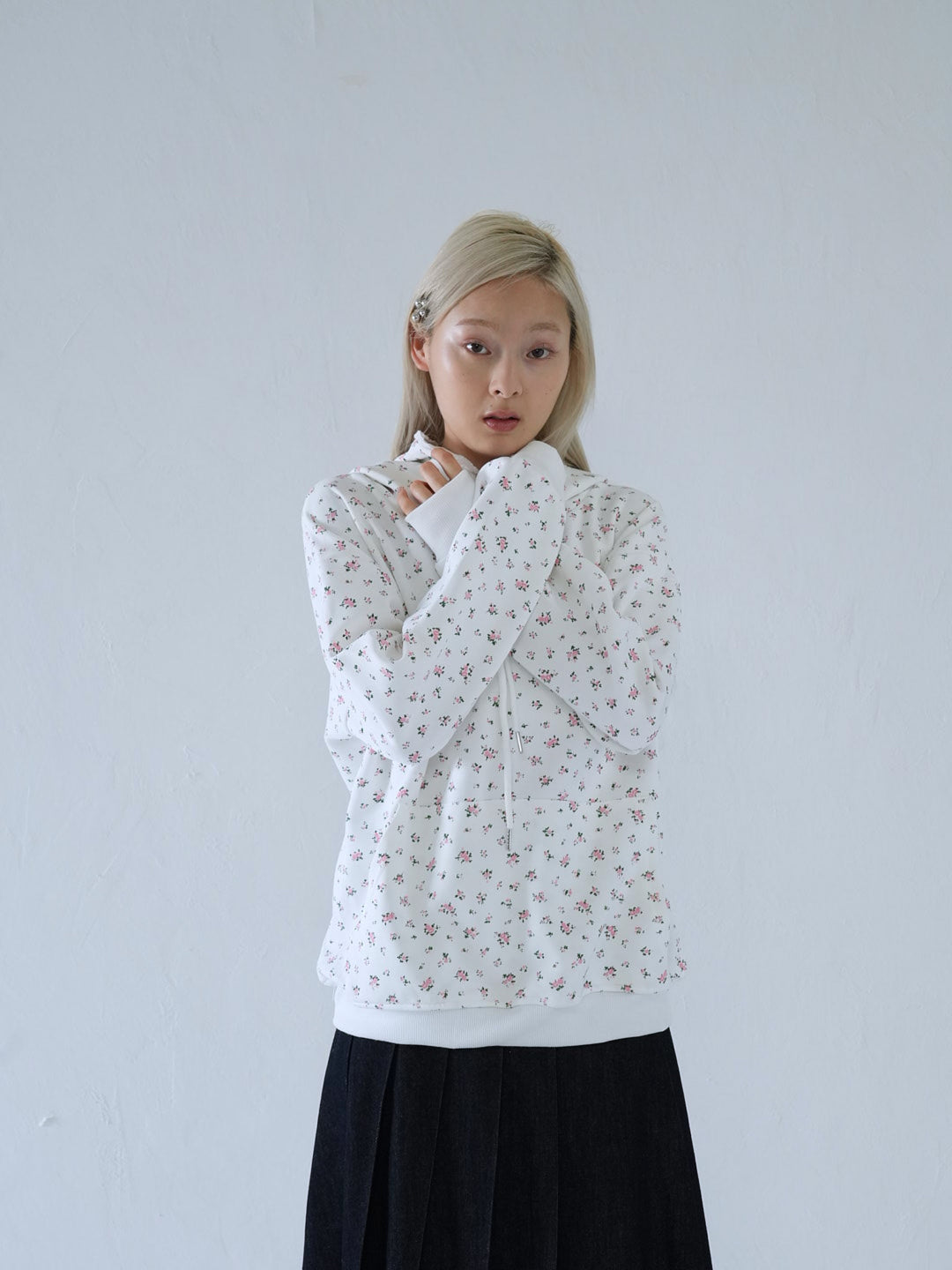 【 10月上旬発送予定 】tiny floral frill hoodie