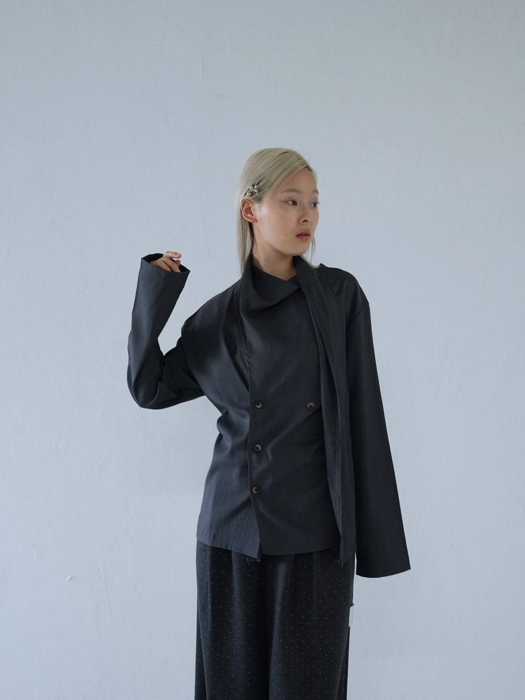 【 10月上旬発送予定 】drape neck asymmetric blouse