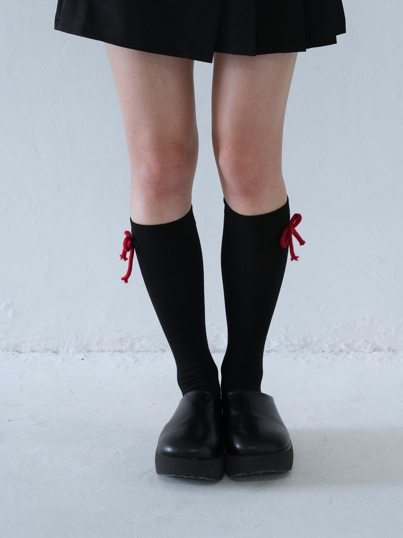 knee-high ribbon socks