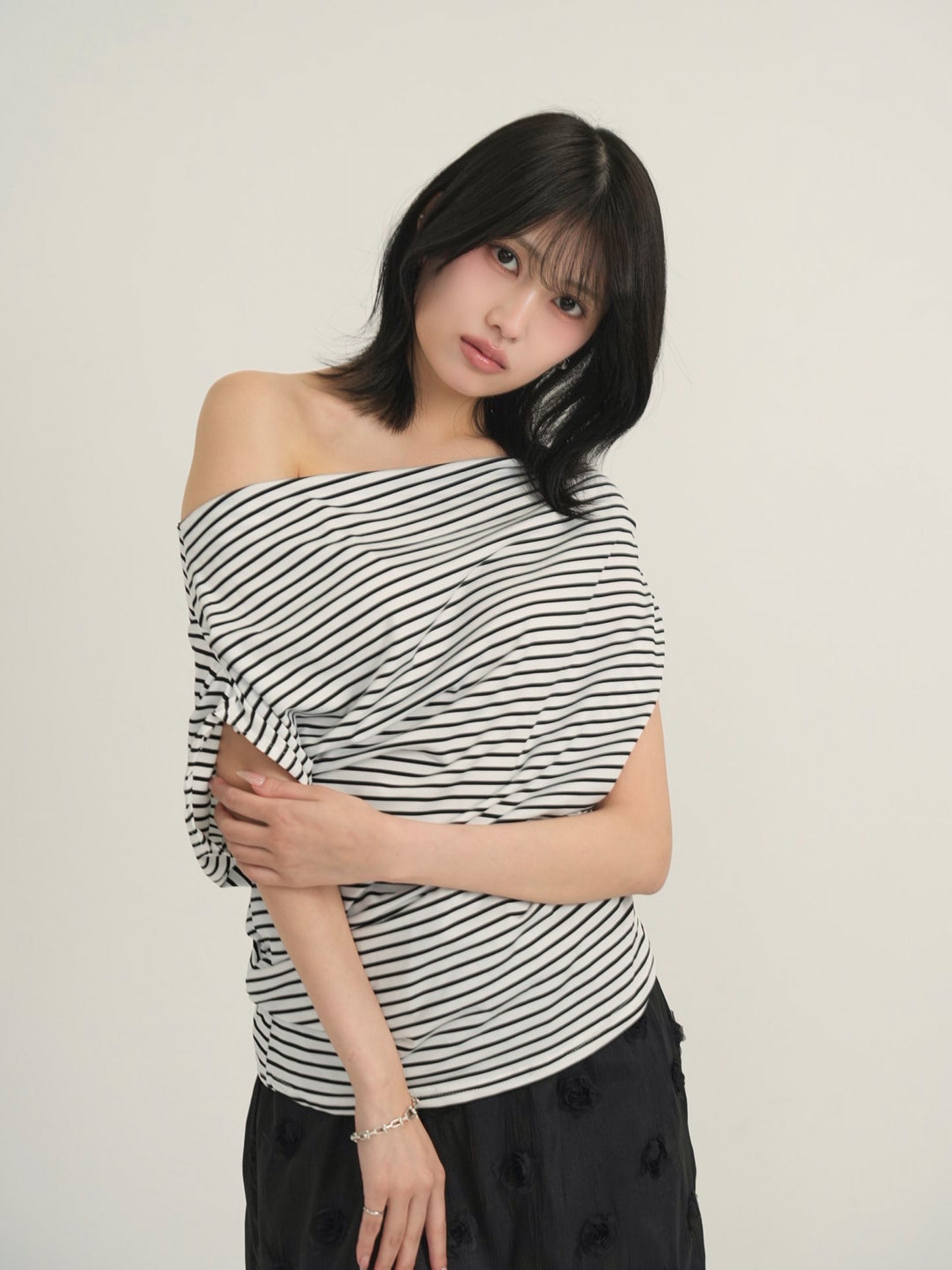 one shoulder border tee