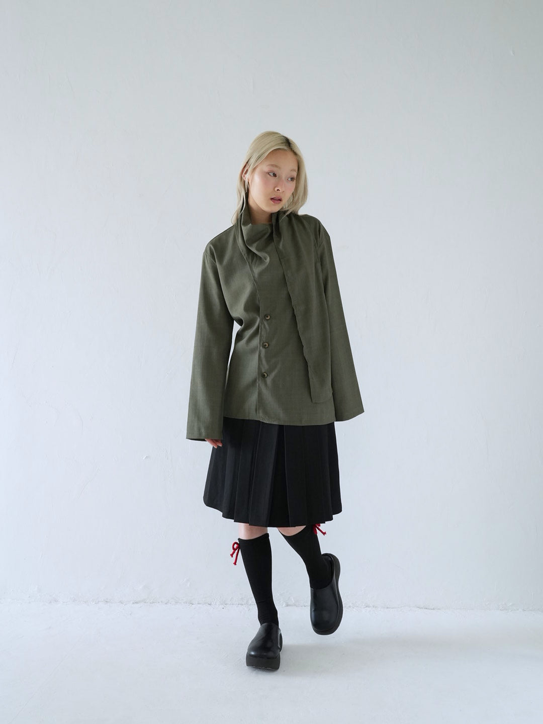 【 10月上旬発送予定 】drape neck asymmetric blouse