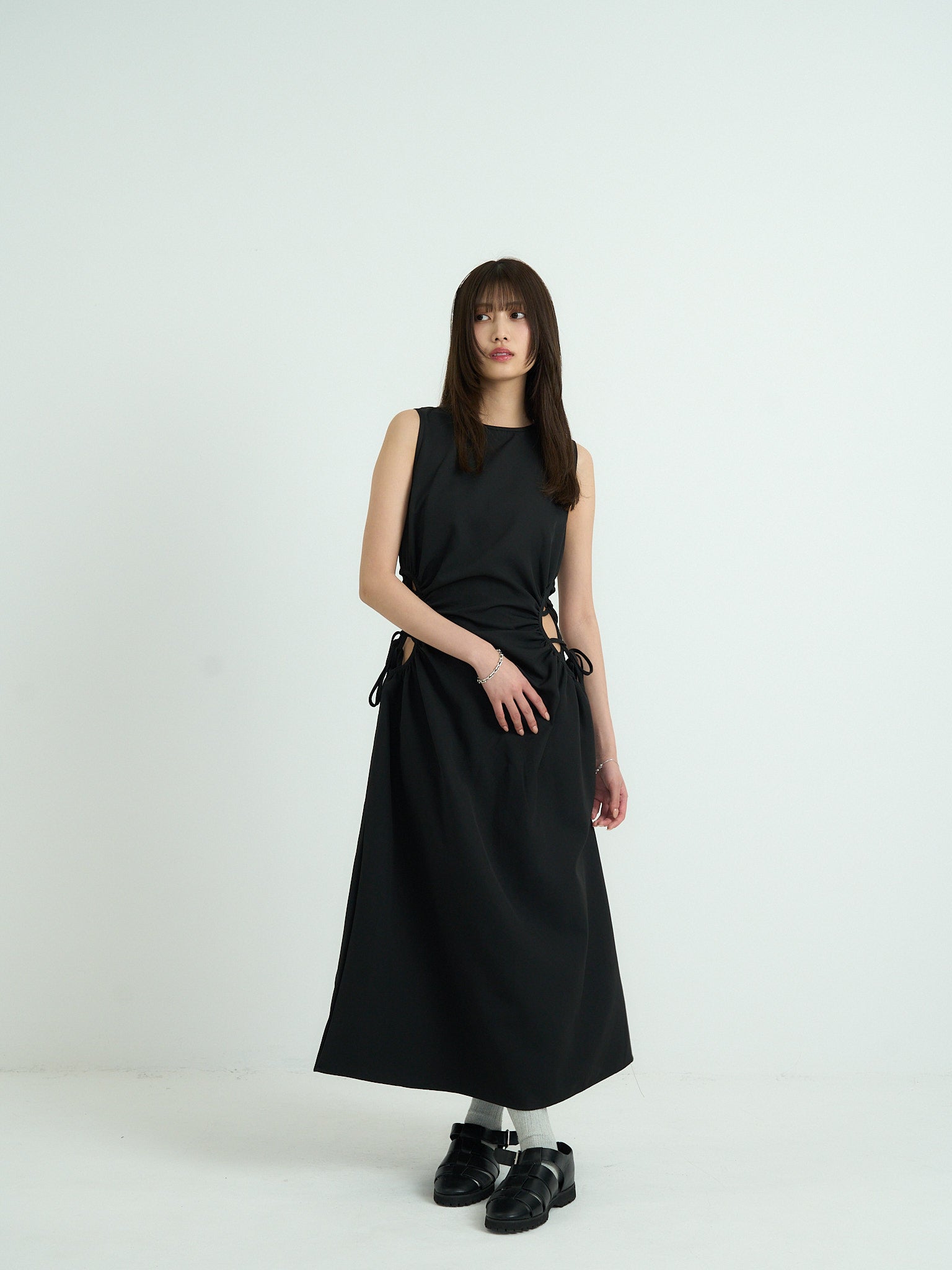 waist side hole one piece｜カットアウトノースリーブワンピース