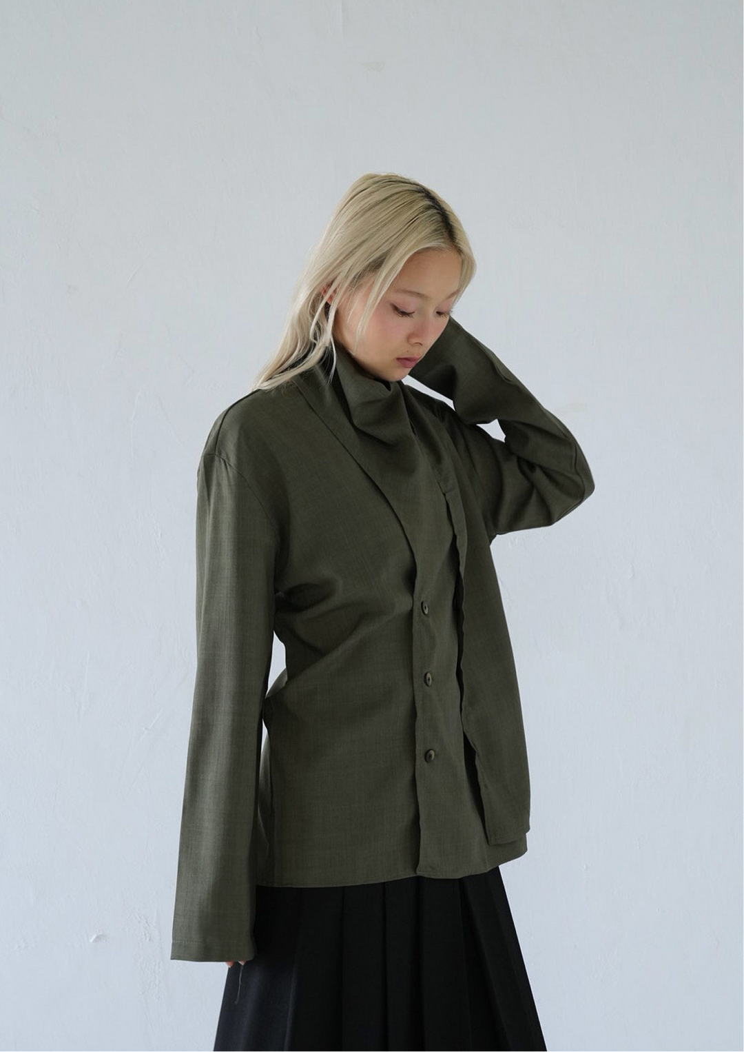【 10月上旬発送予定 】drape neck asymmetric blouse