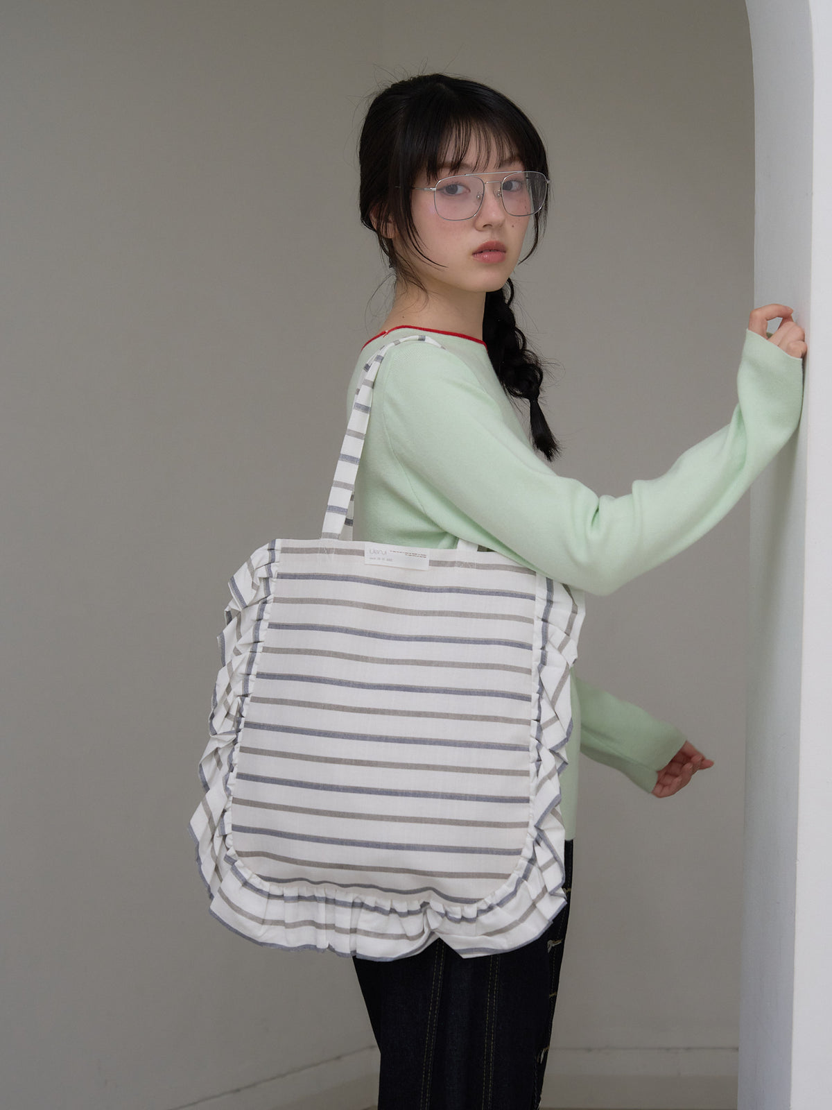 frill tote bag