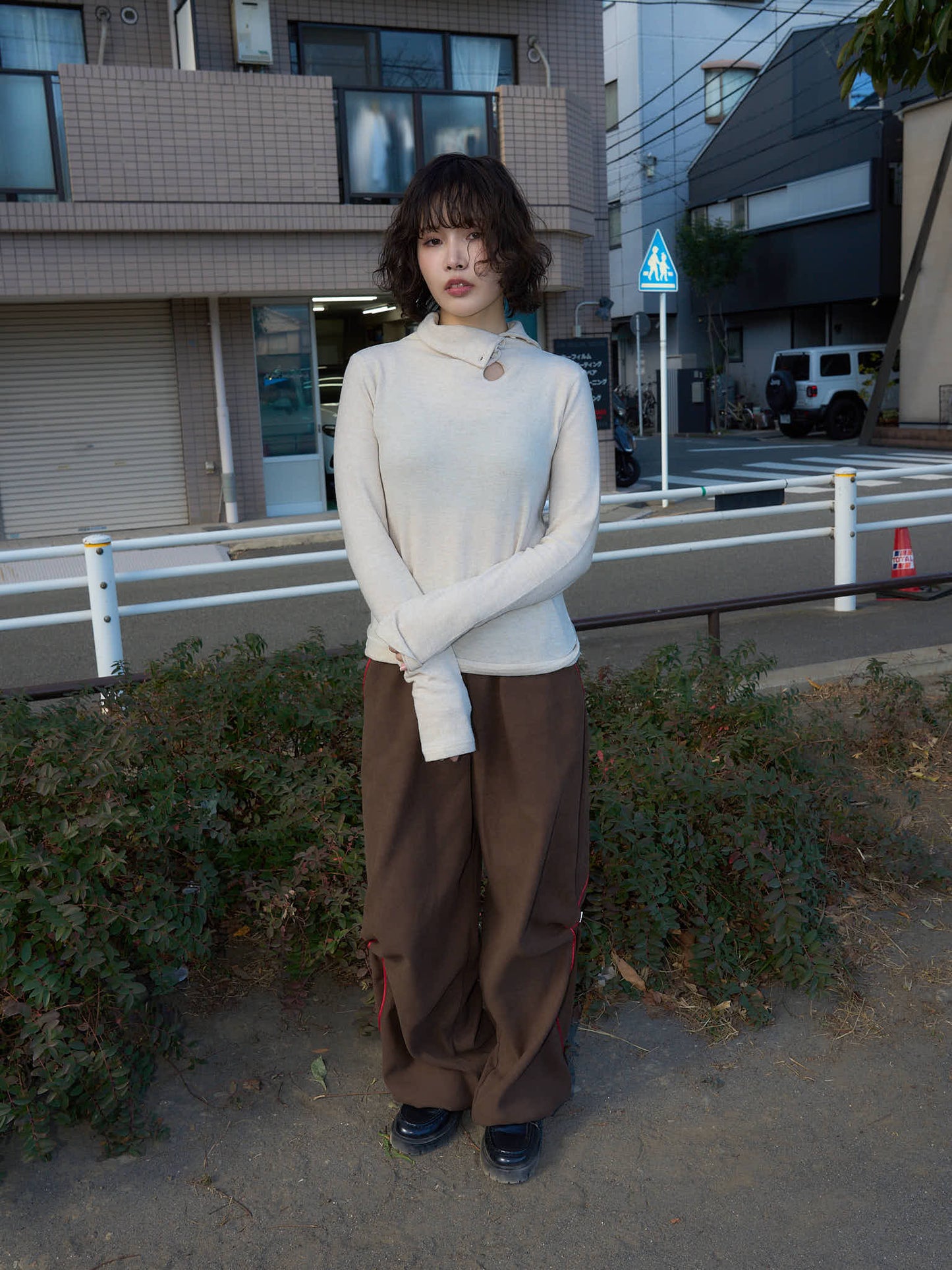 button high neck knit