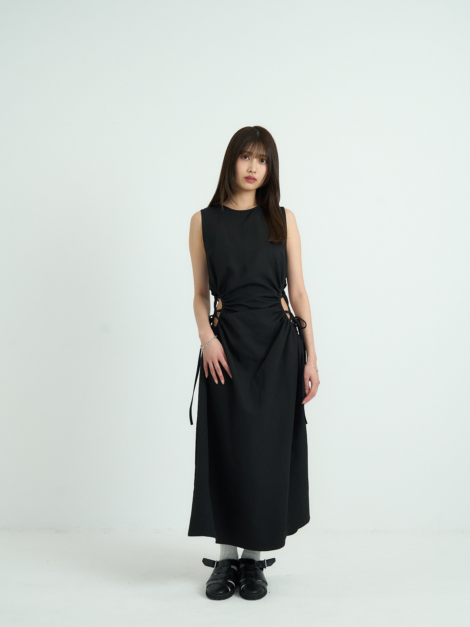 waist side hole one piece｜カットアウトノースリーブワンピース