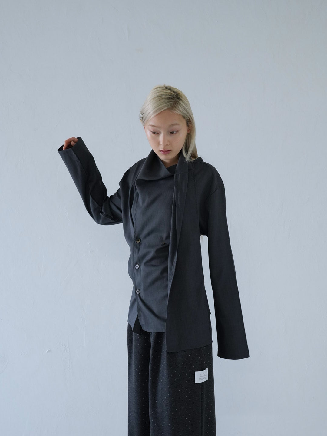 【 10月上旬発送予定 】drape neck asymmetric blouse