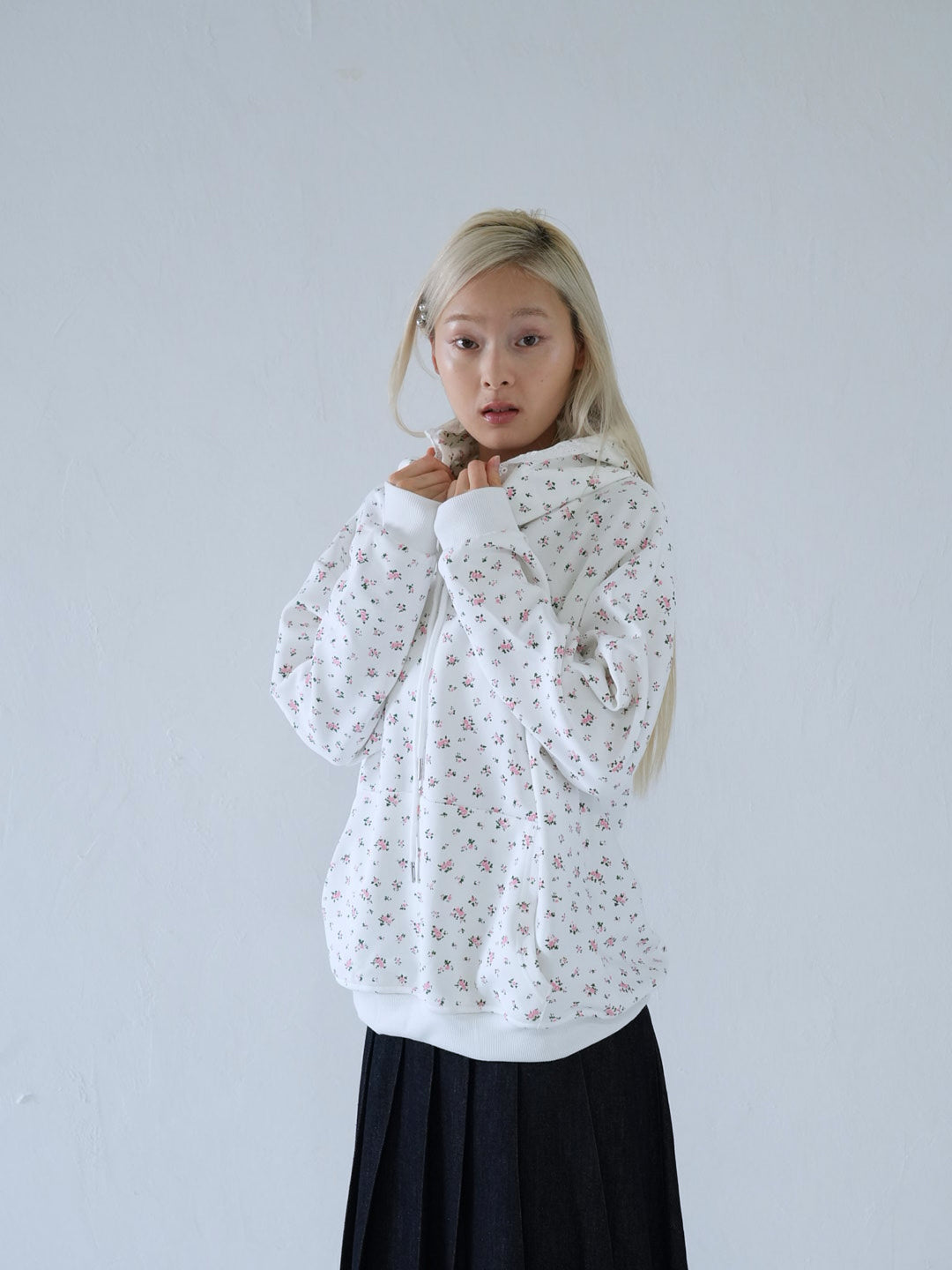 【 10月上旬発送予定 】tiny floral frill hoodie