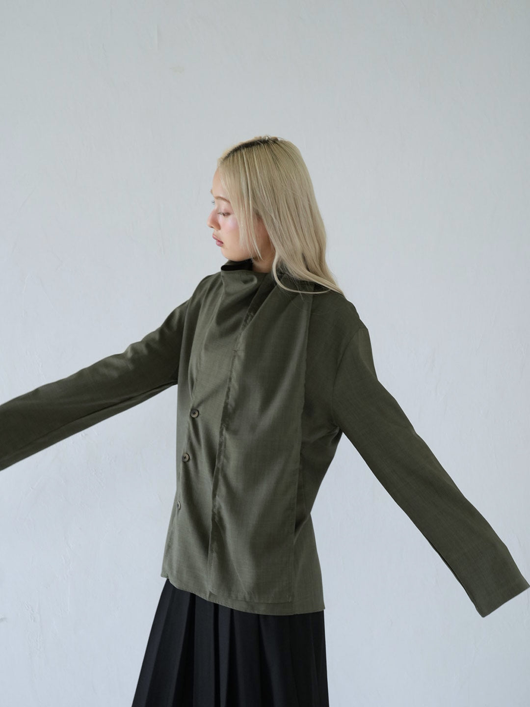 【 10月上旬発送予定 】drape neck asymmetric blouse