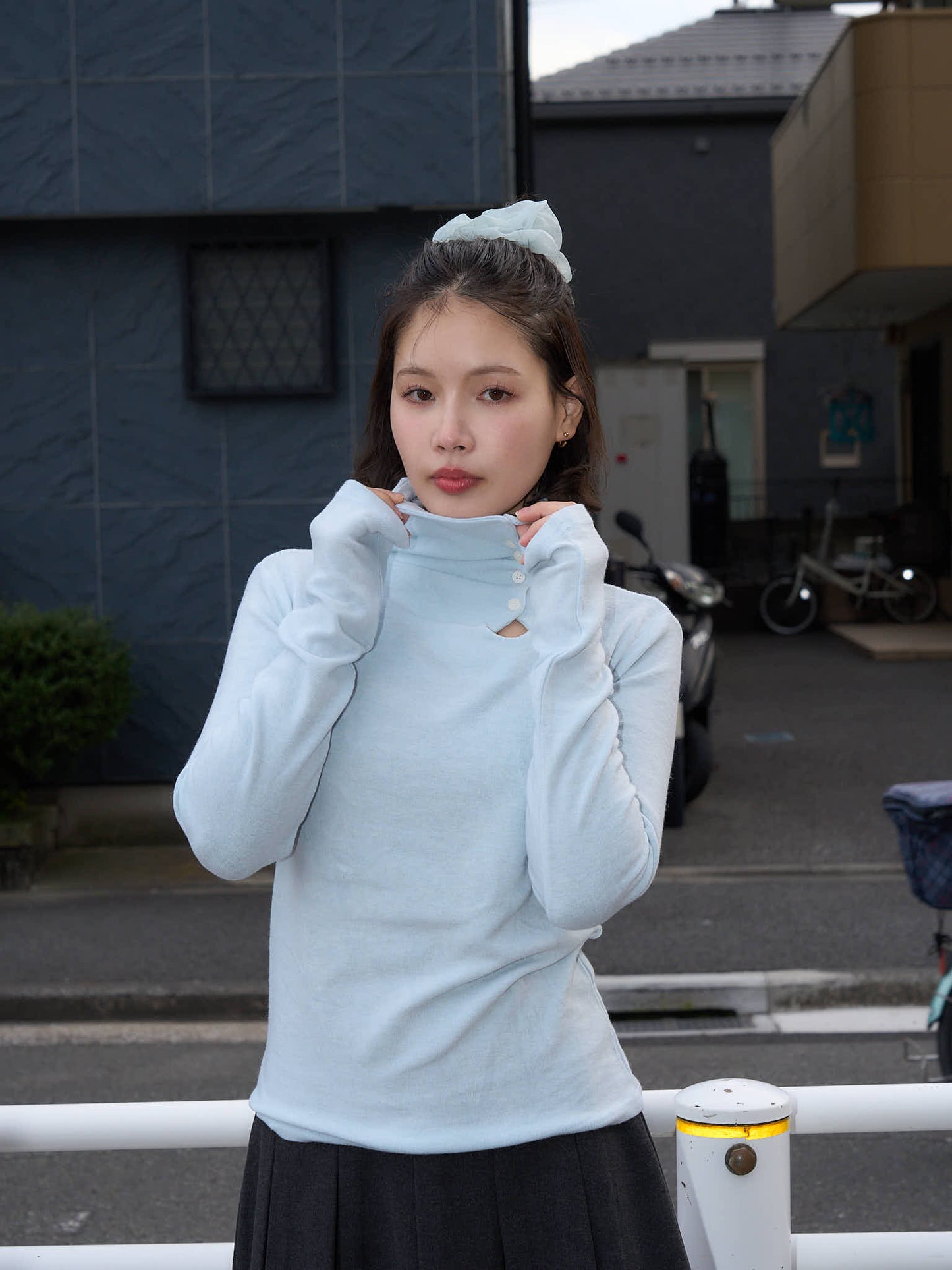 button high neck knit