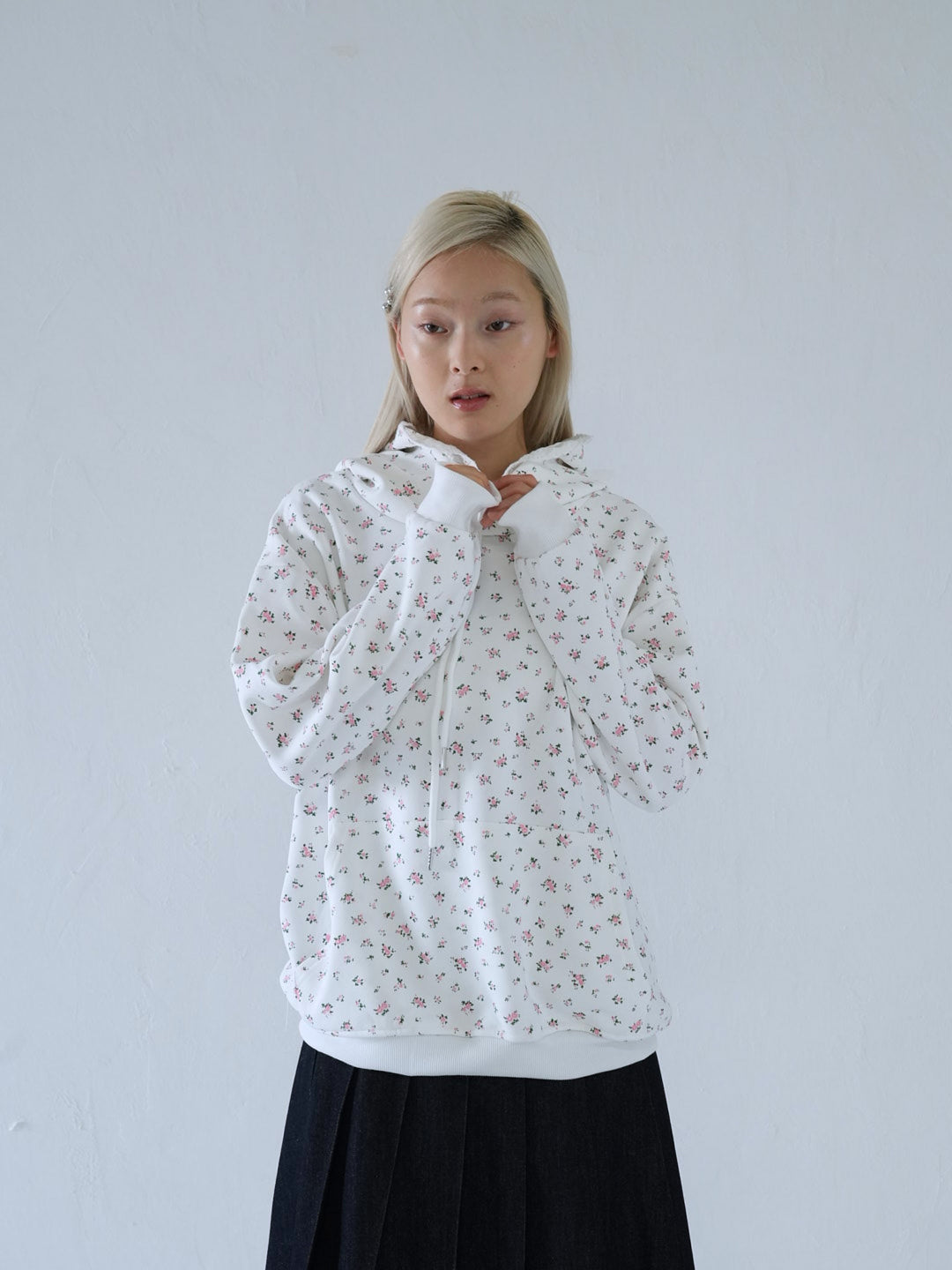【 10月上旬発送予定 】tiny floral frill hoodie