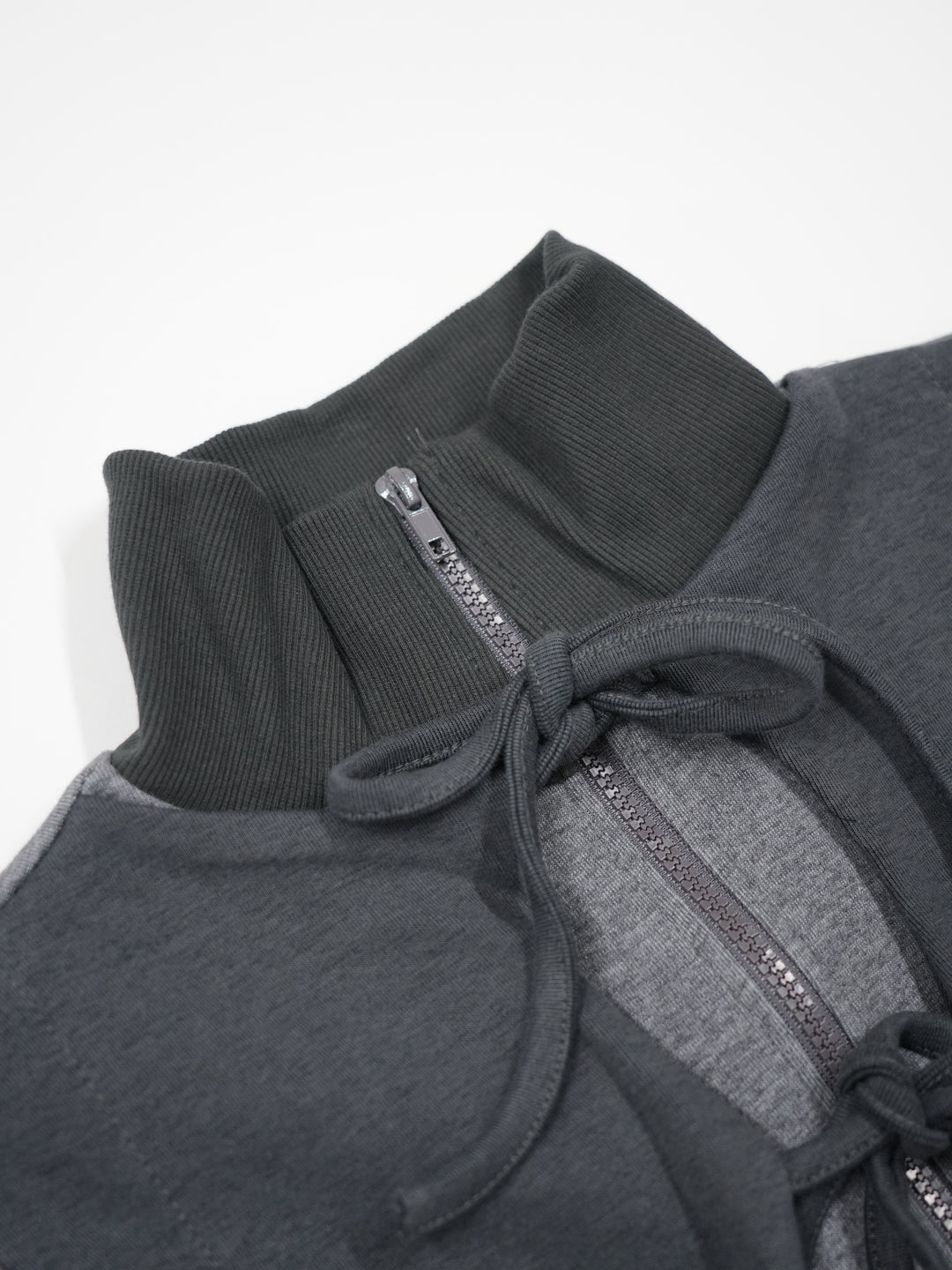 front ribbon zip parka