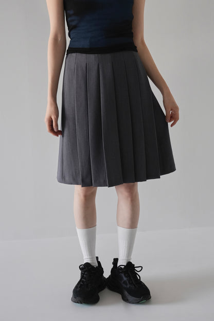 pleats mini skirt