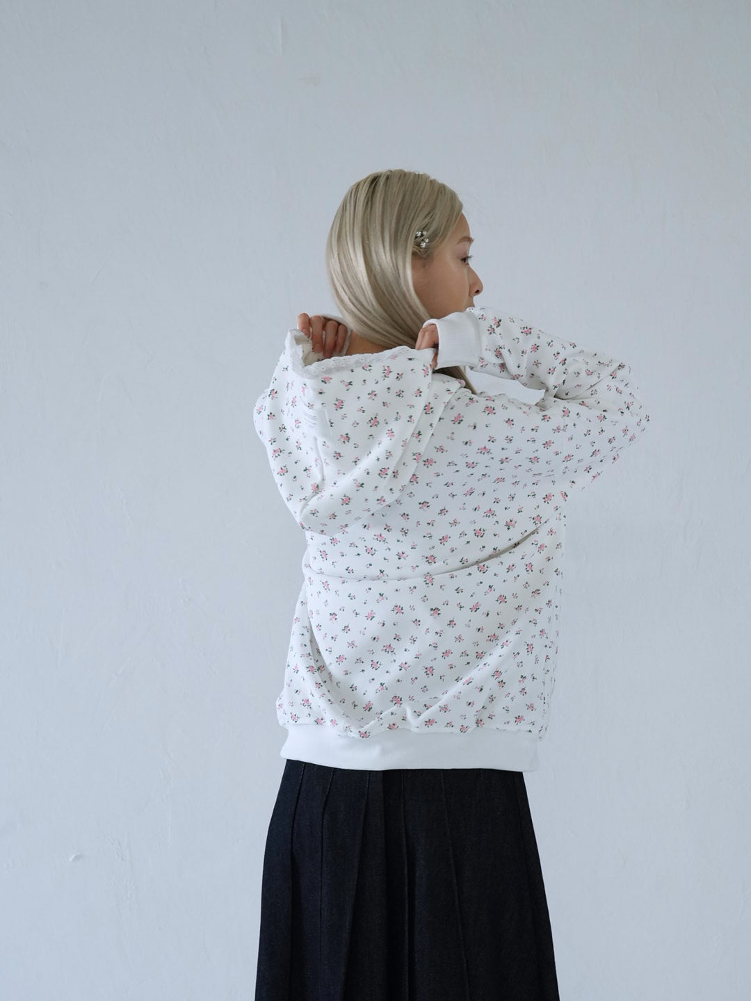 【 10月上旬発送予定 】tiny floral frill hoodie