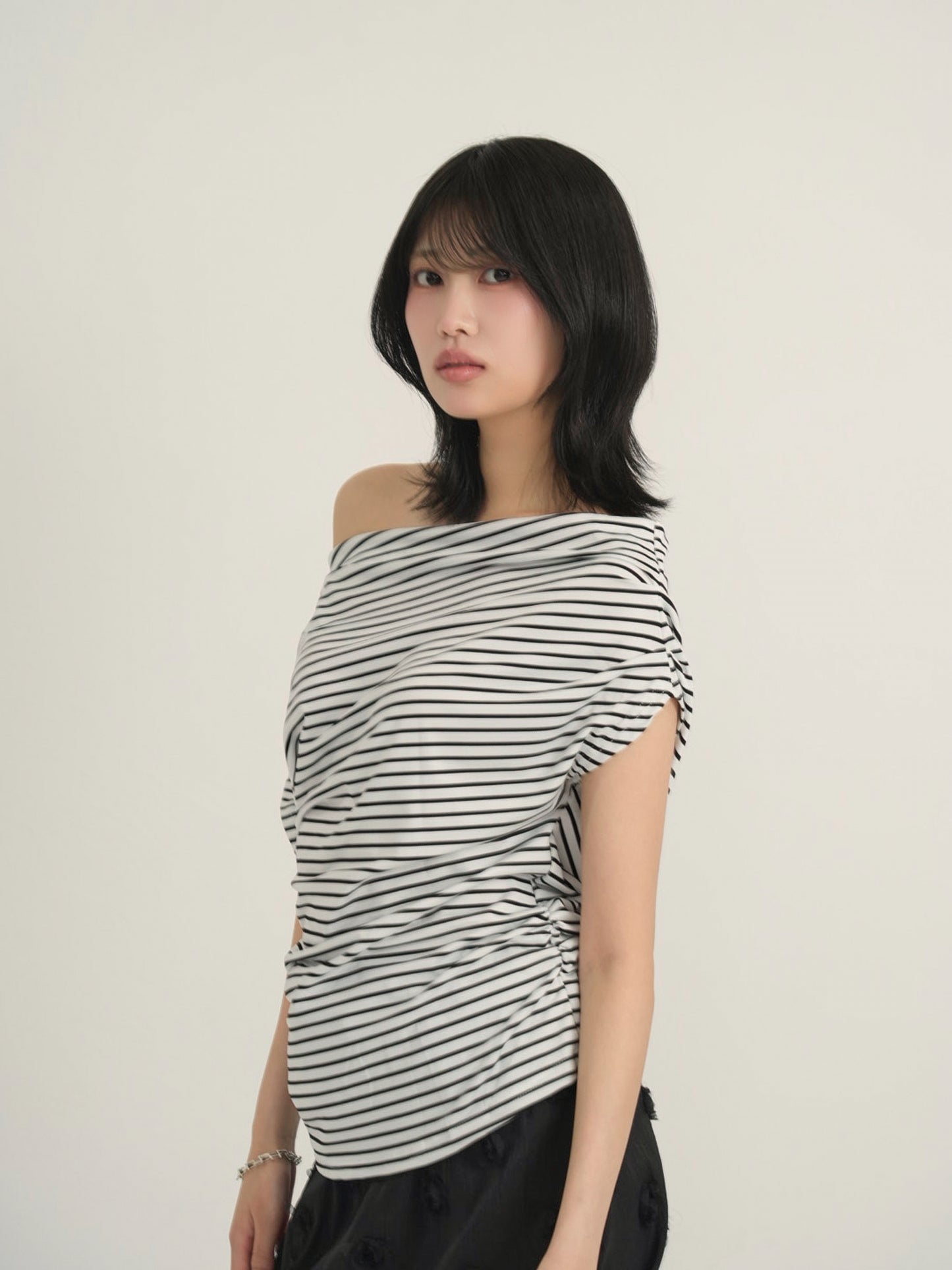 one shoulder border tee
