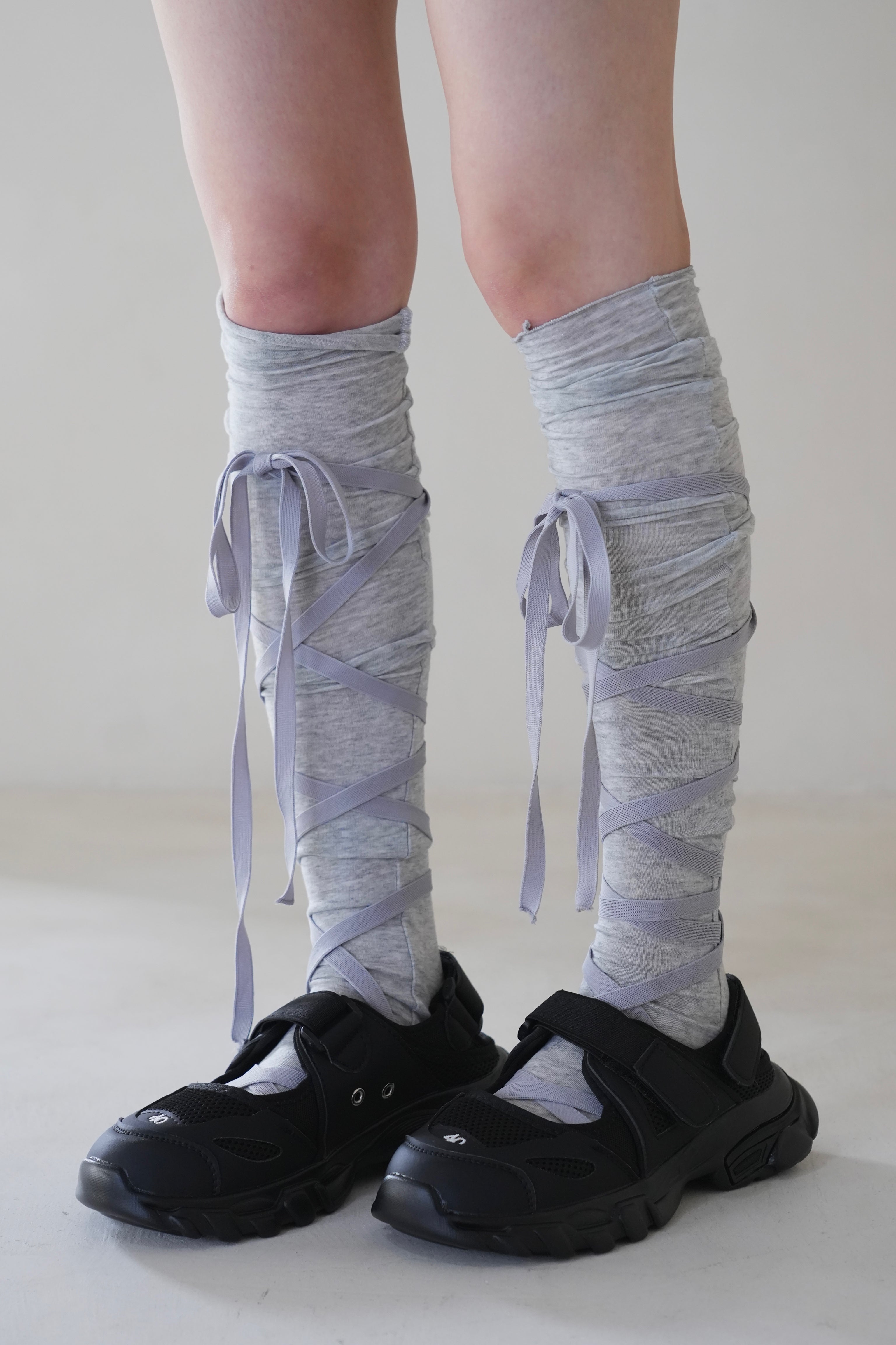 cross ribbon high socks