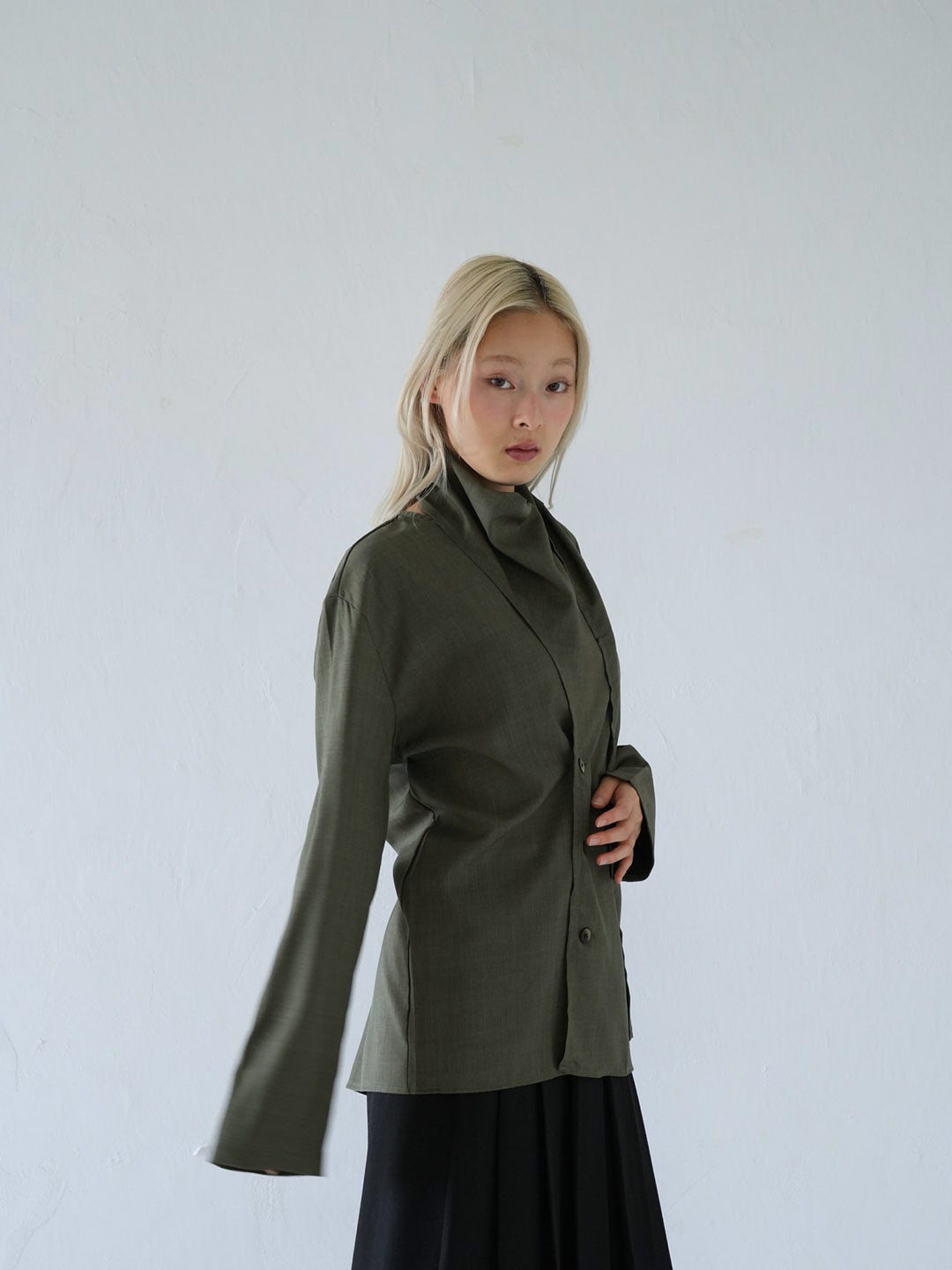 【 10月上旬発送予定 】drape neck asymmetric blouse