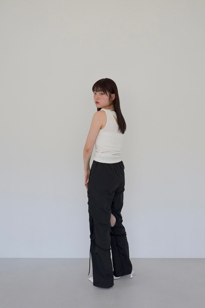 string hole pants