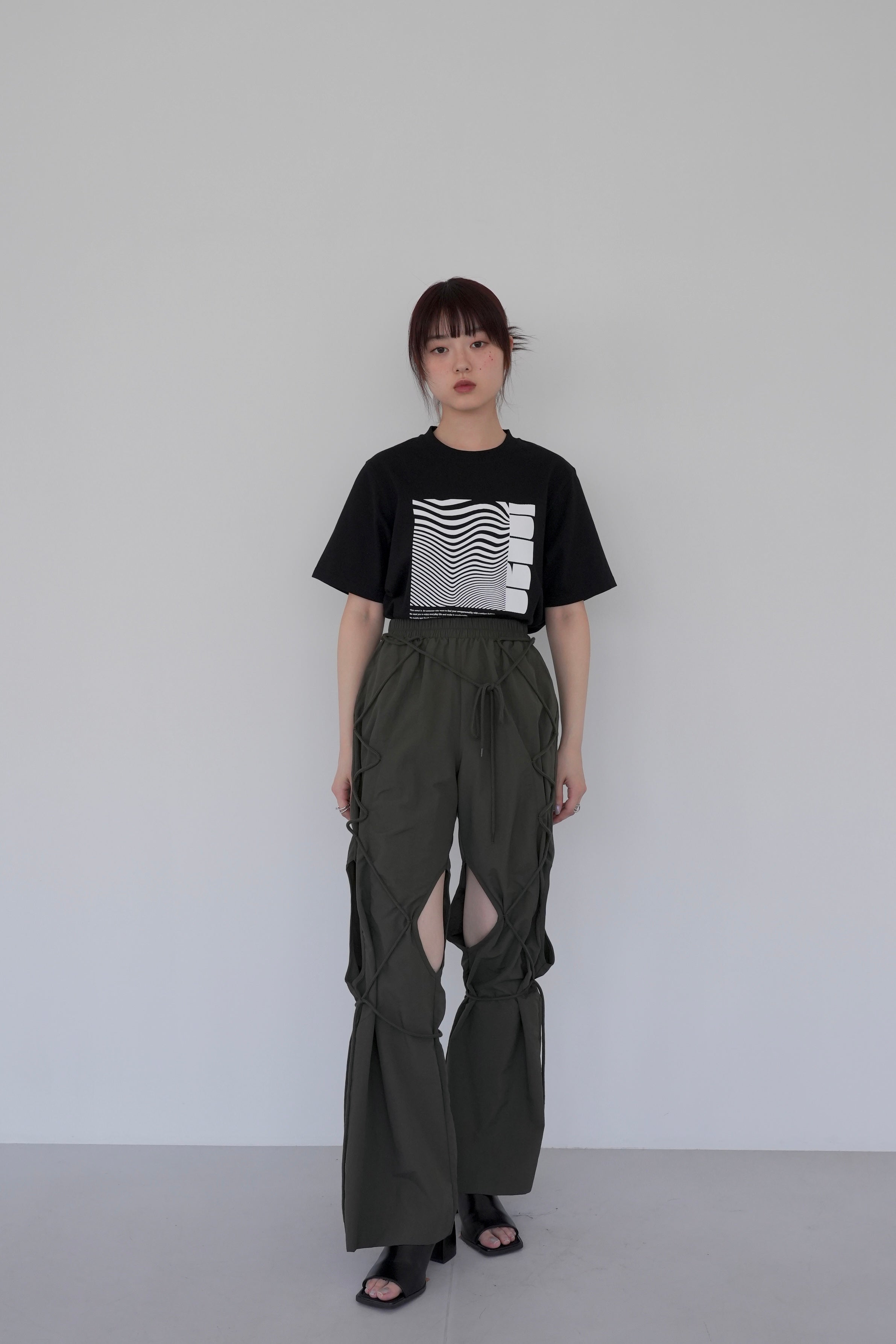 string hole pants