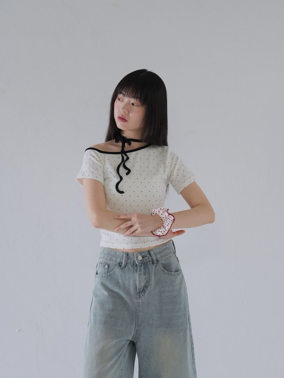 dot ribbon neck tee