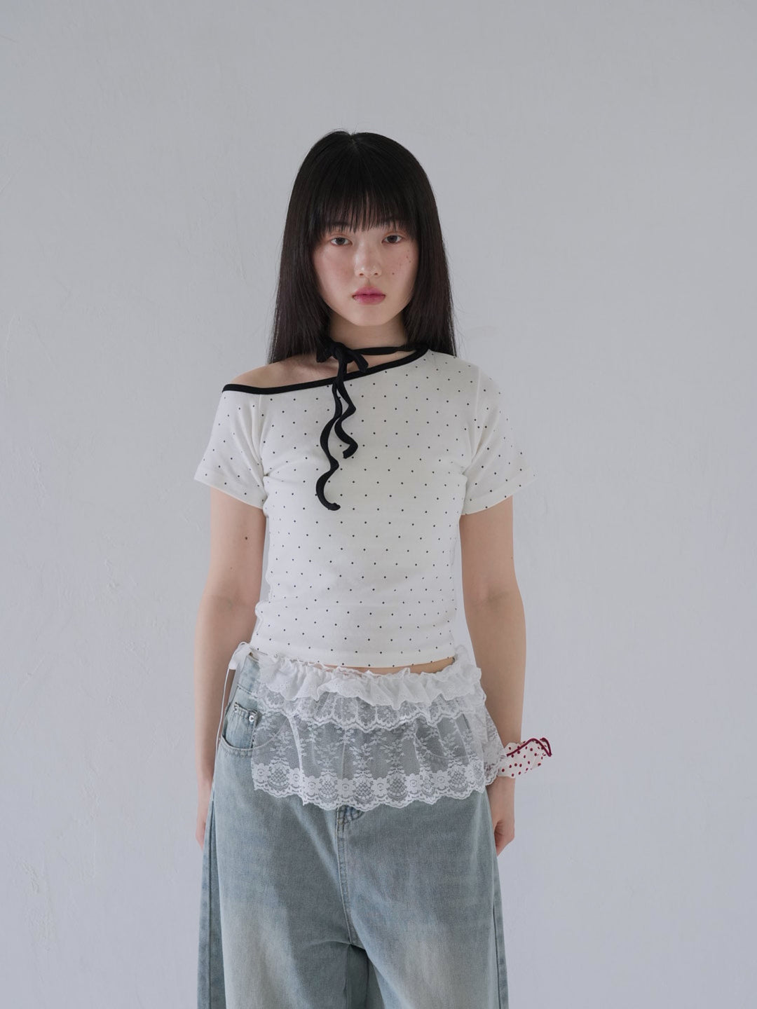 dot ribbon neck tee