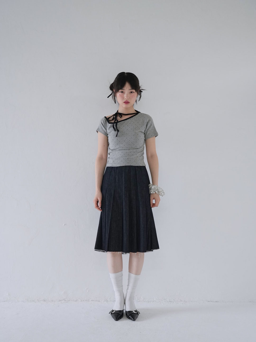dot ribbon neck tee