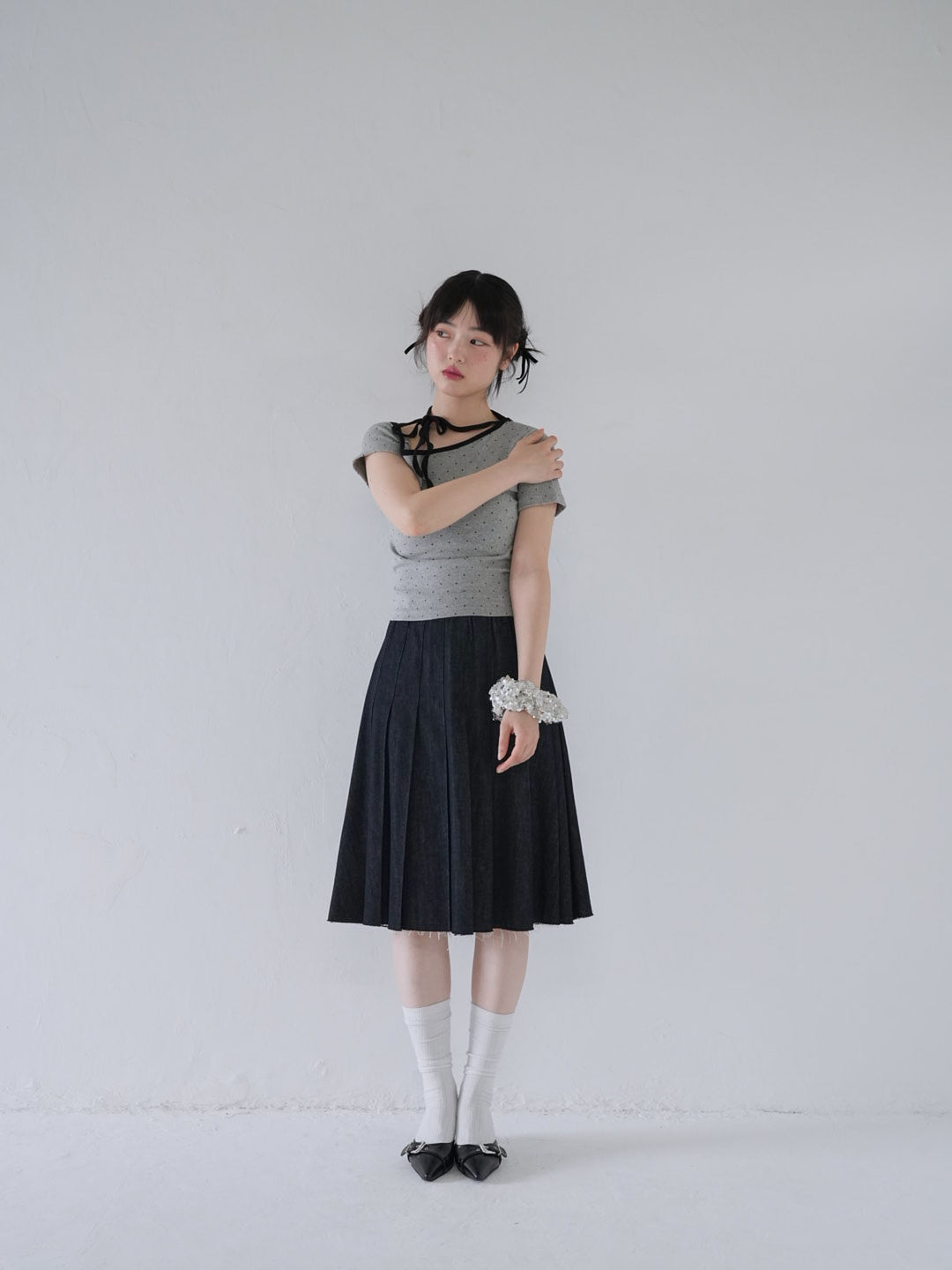 dot ribbon neck tee